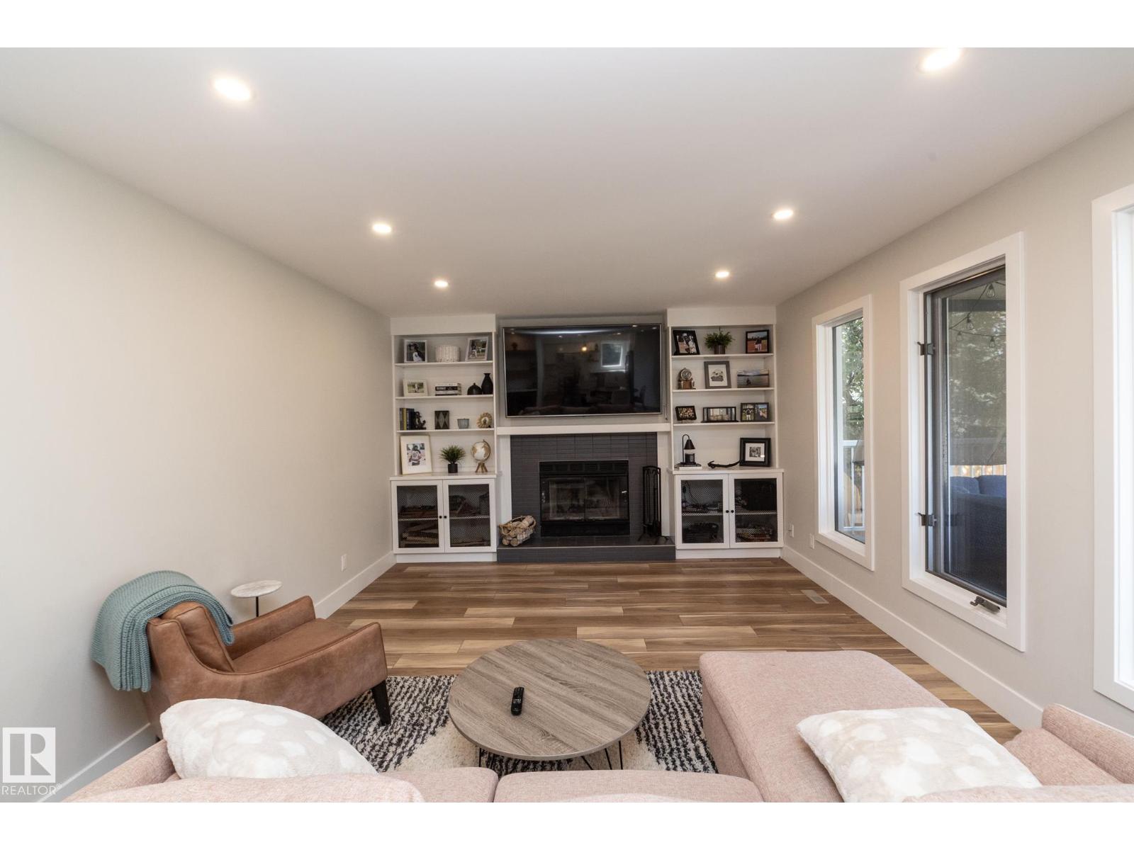 808 HEPBURN AV NW - 30