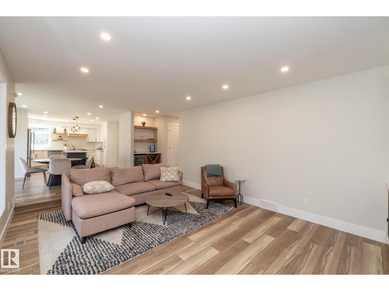 808 HEPBURN AV NW - 31