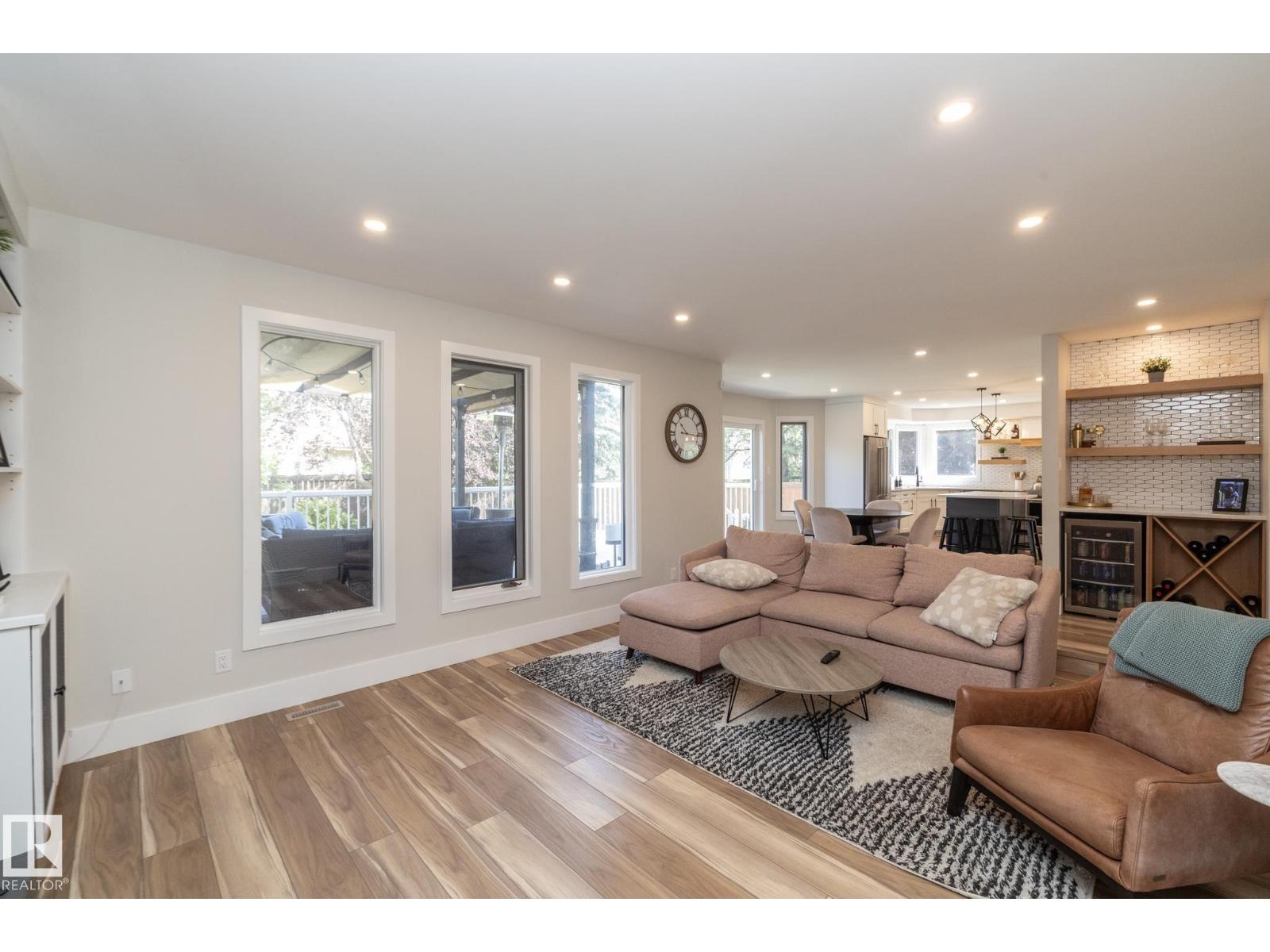 808 HEPBURN AV NW - 32