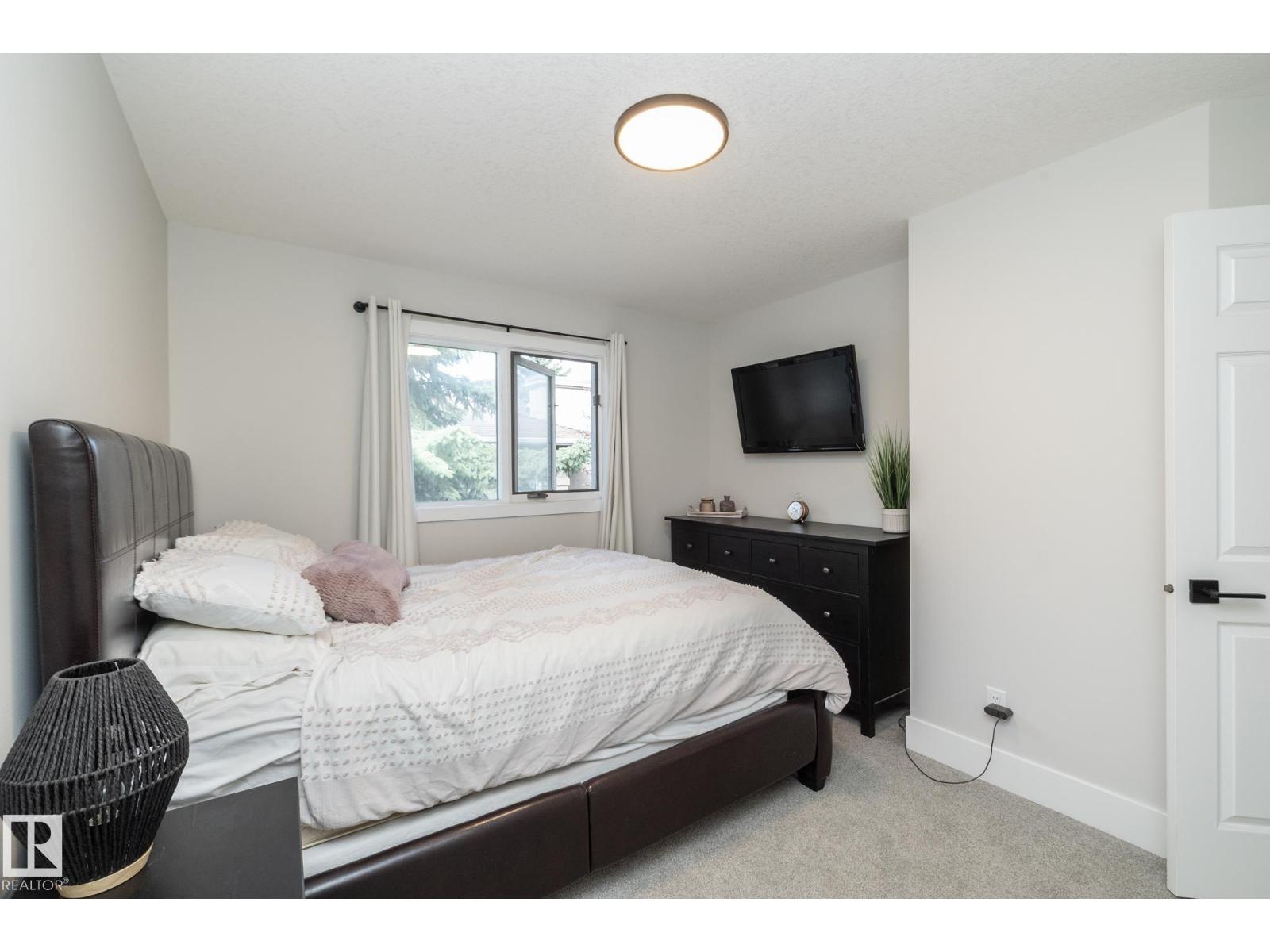 808 HEPBURN AV NW - 38