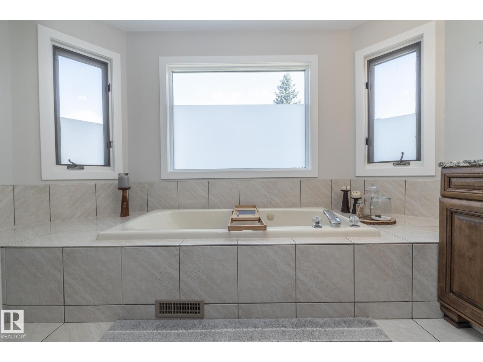 808 HEPBURN AV NW - 46