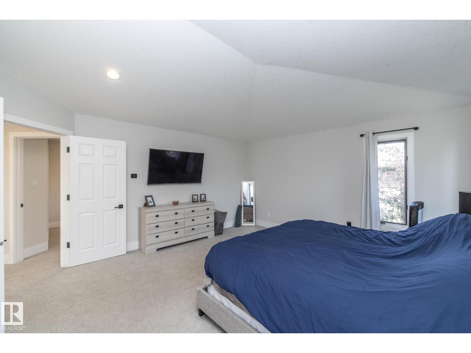 808 HEPBURN AV NW - 42