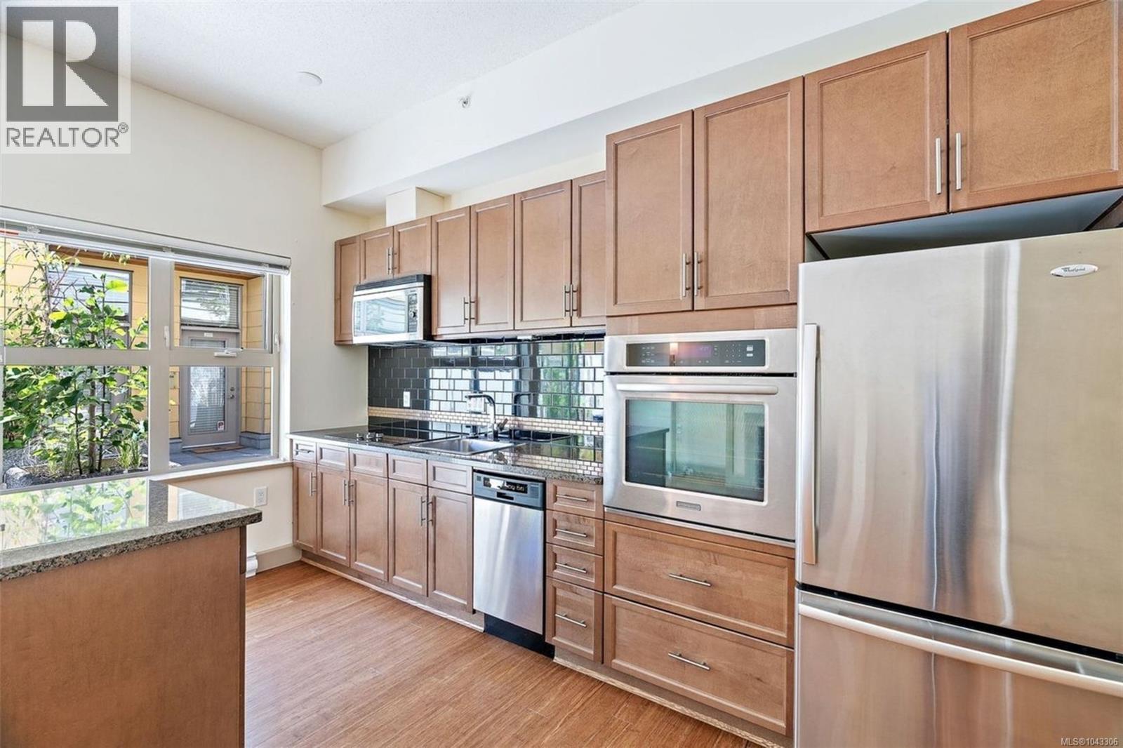 211 240 Cook Street, Victoria