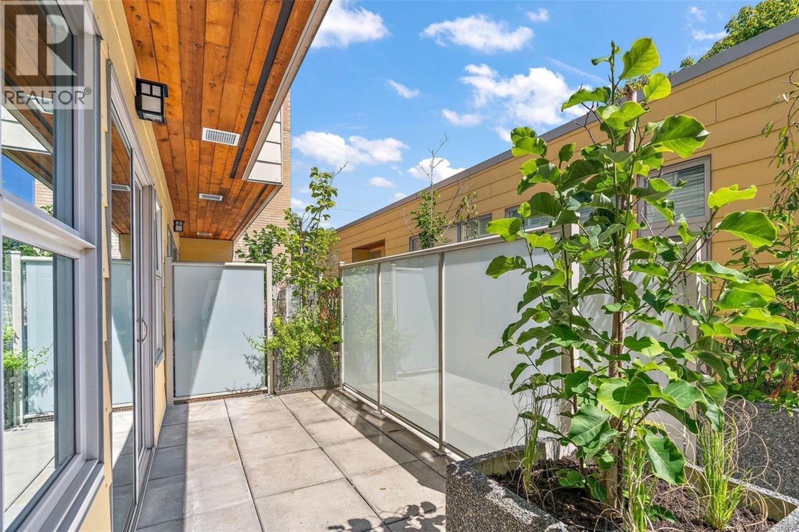 211 240 Cook Street, Victoria