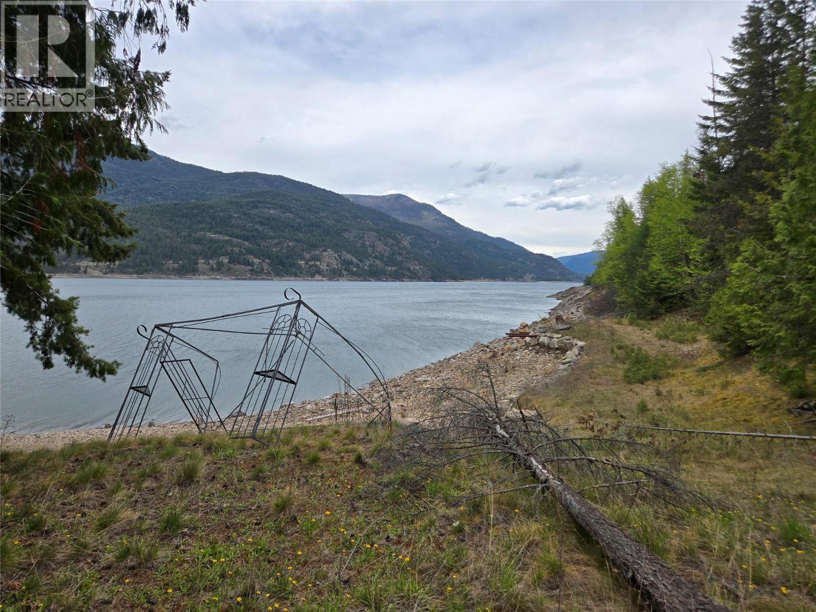  180 Lower Arrow Lake, Castlegar