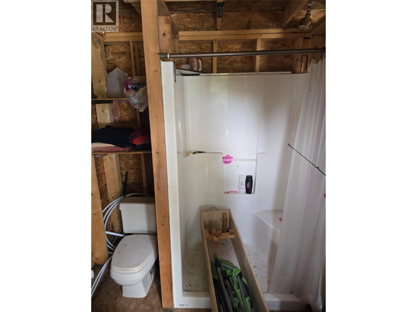  180 Lower Arrow Lake, Castlegar
