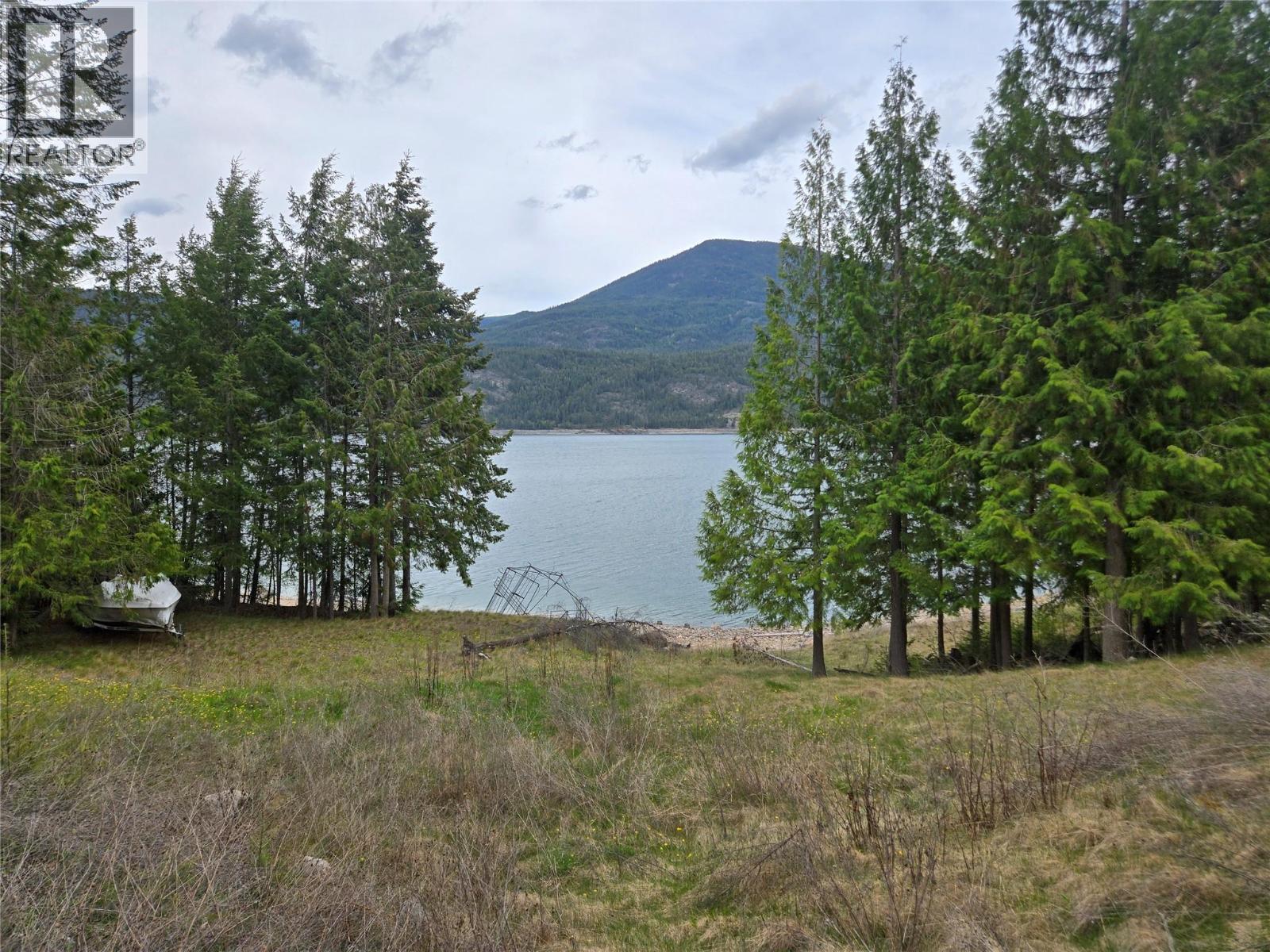 180 Lower Arrow Lake, Castlegar