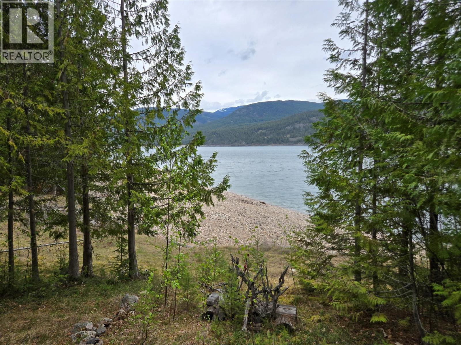 180 Lower Arrow Lake, Castlegar