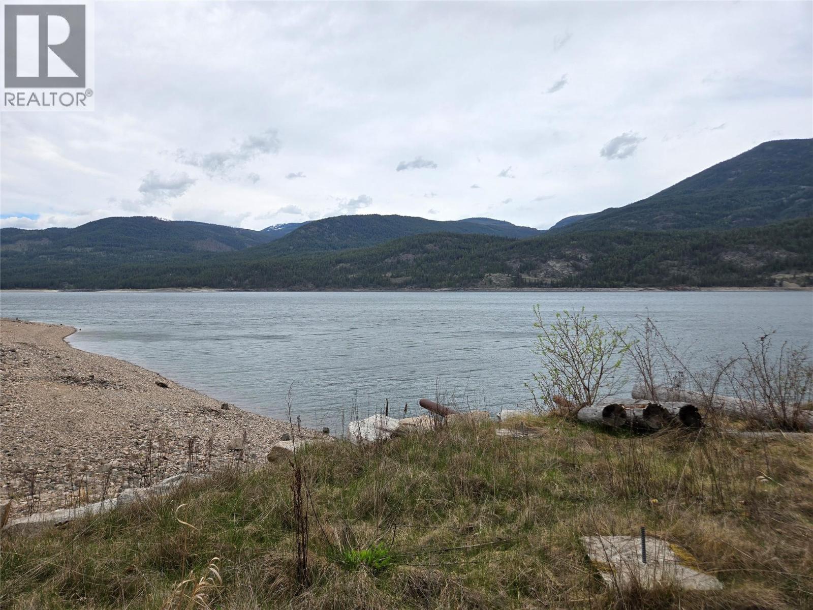  180 Lower Arrow Lake, Castlegar