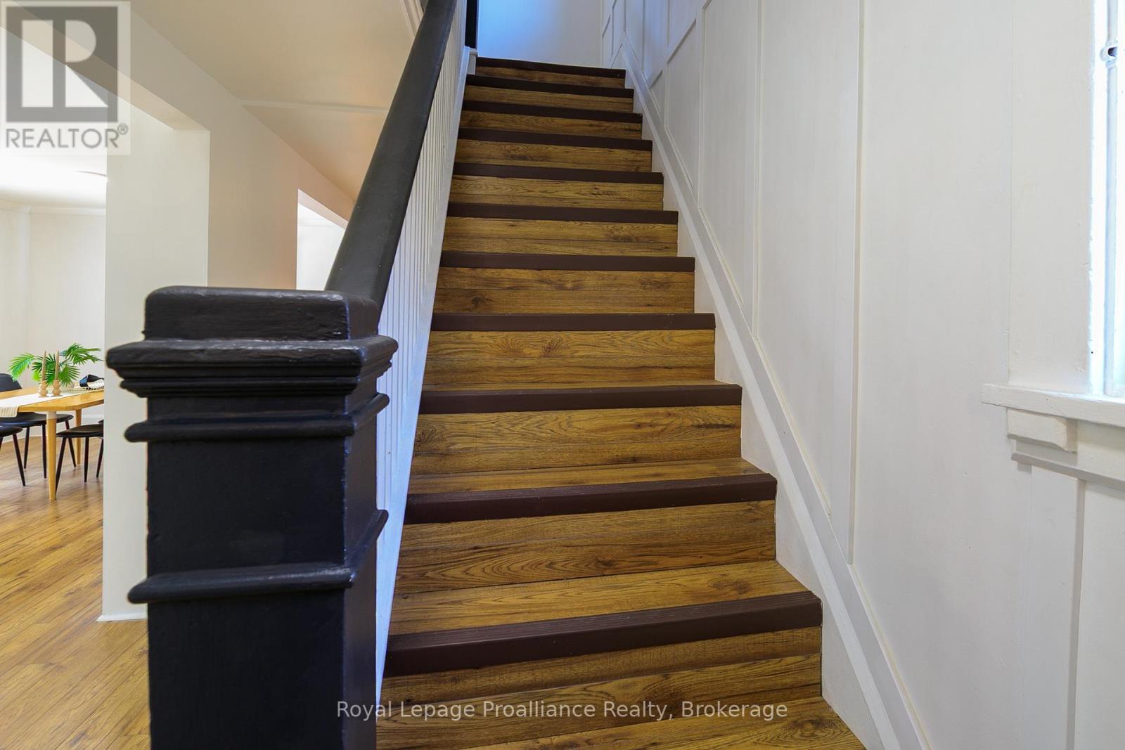 83 MOIRA STREET E - 12