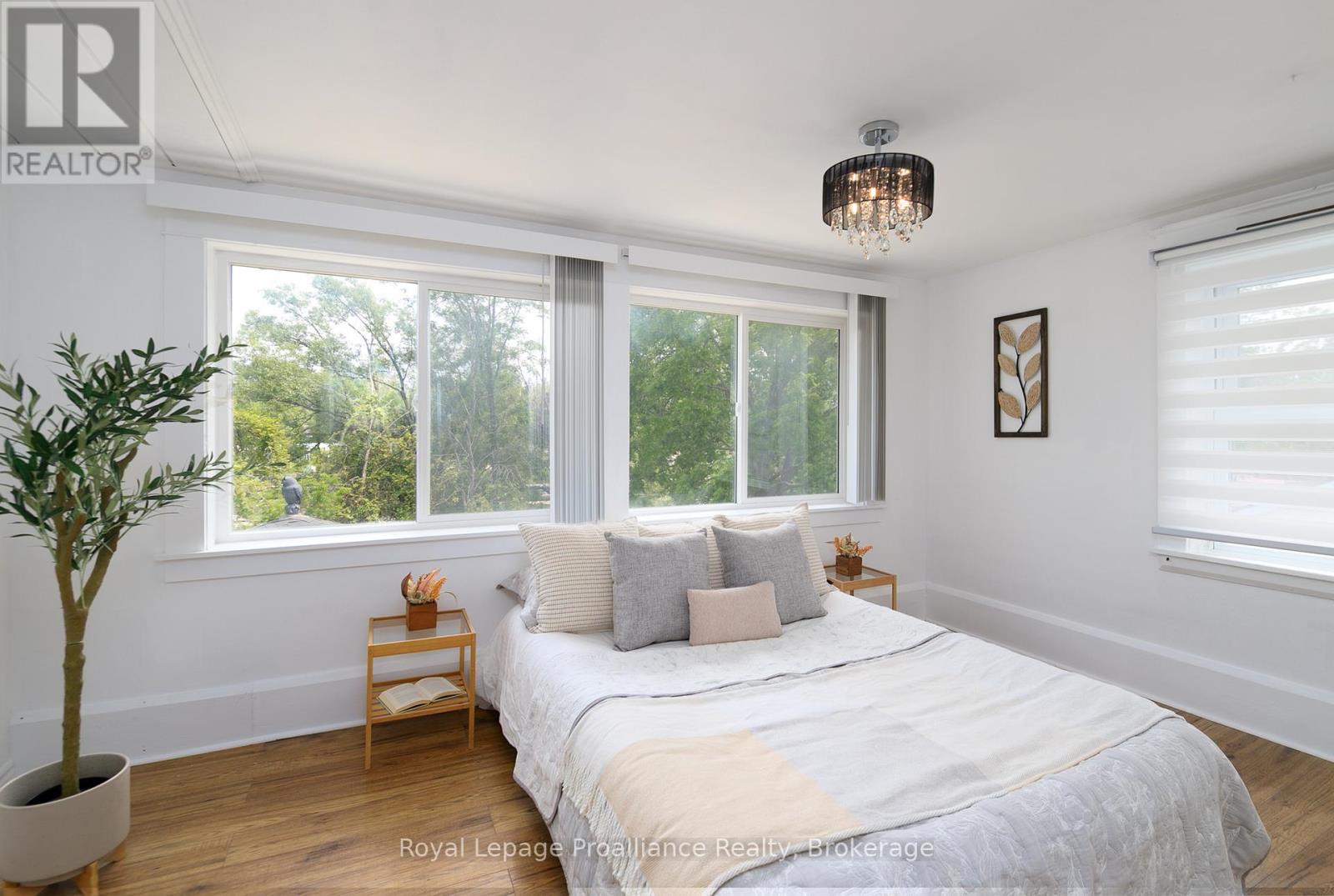 83 MOIRA STREET E - 14