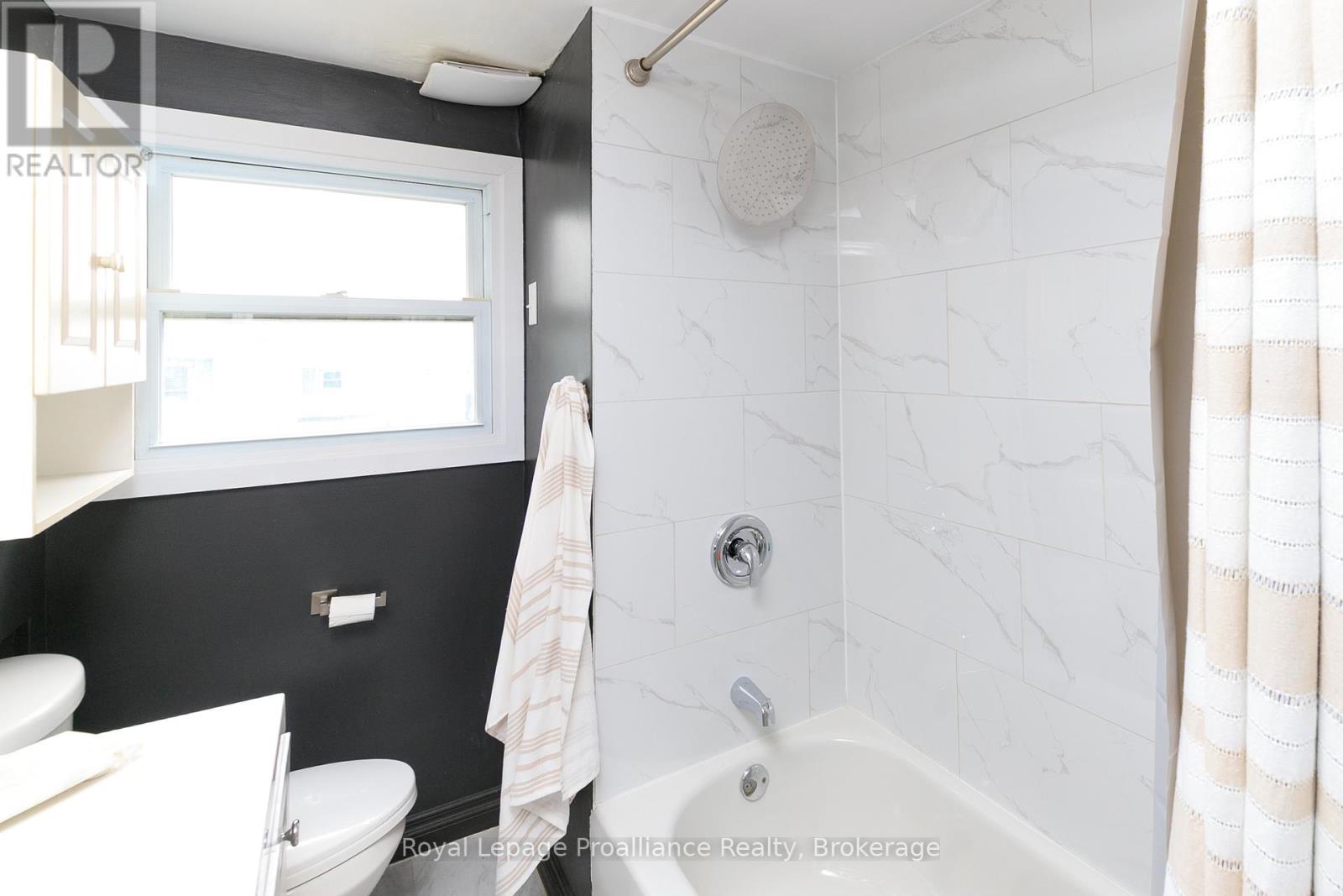83 MOIRA STREET E - 22