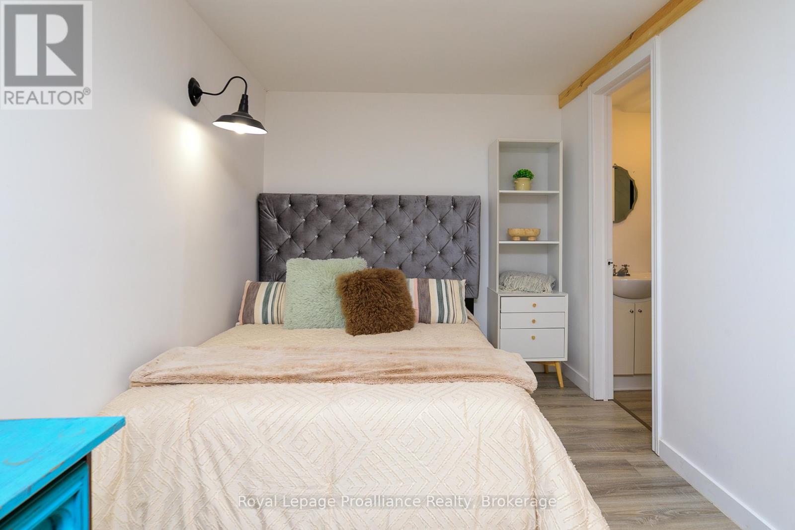 83 MOIRA STREET E - 29