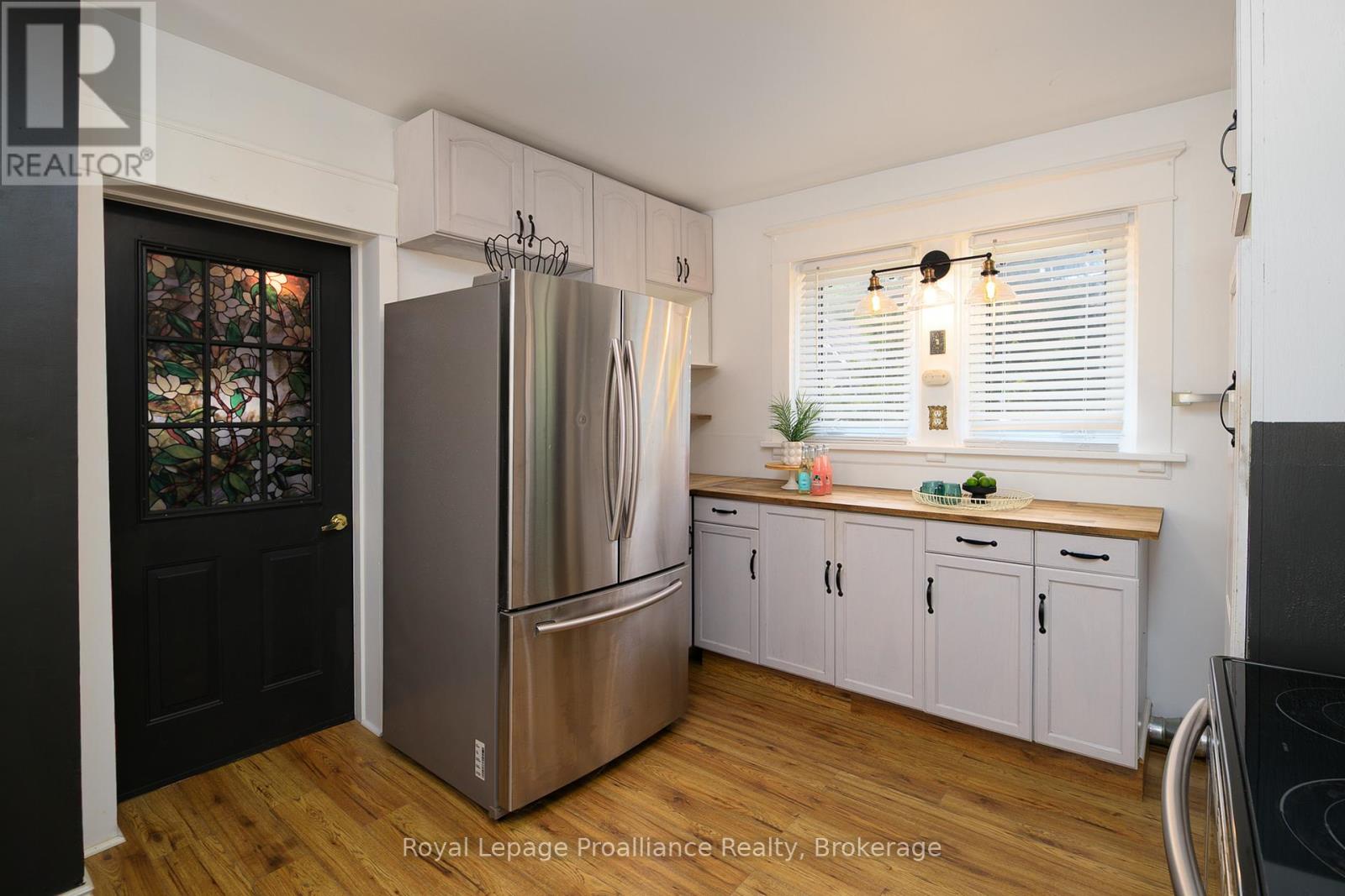 83 MOIRA STREET E - 8