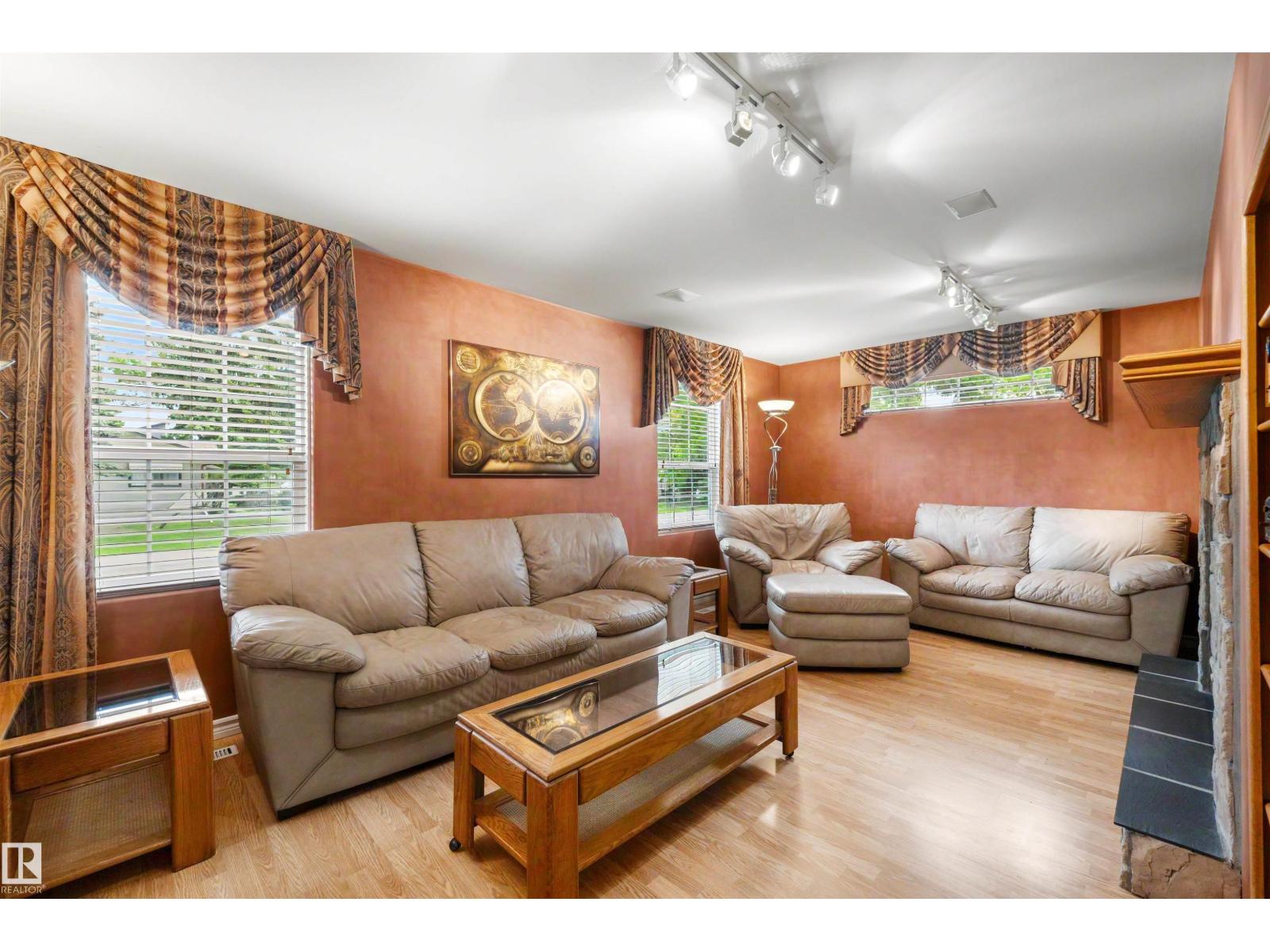 15310 108 AV NW - 11