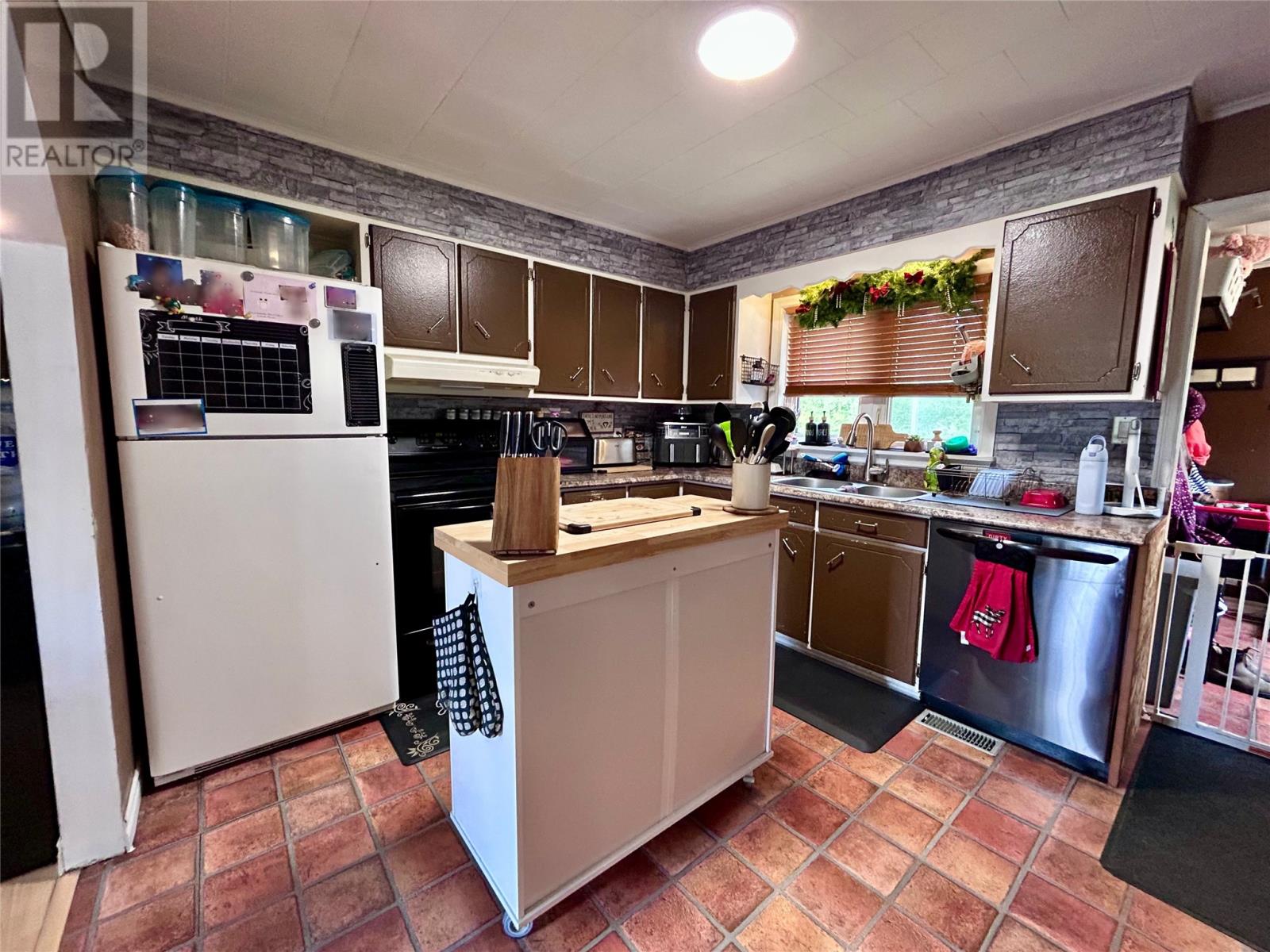 14 Riverhead Road - 2