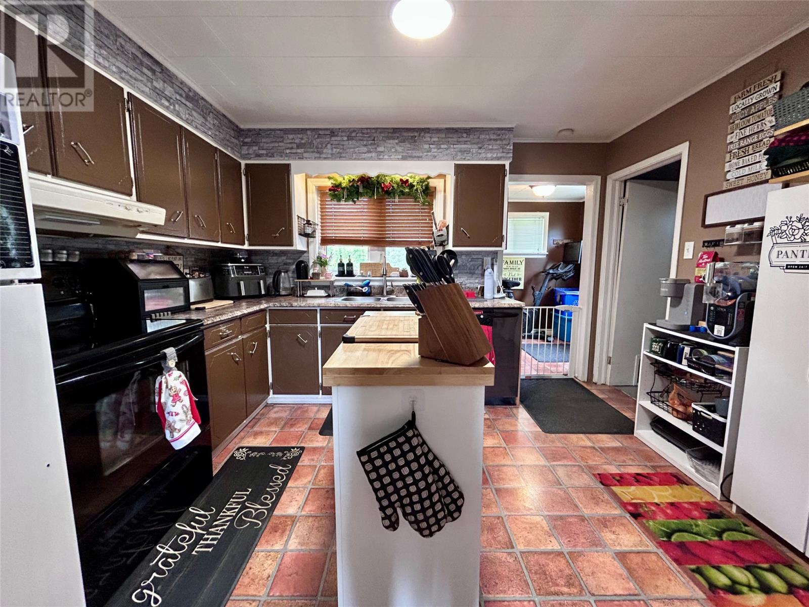 14 Riverhead Road - 3