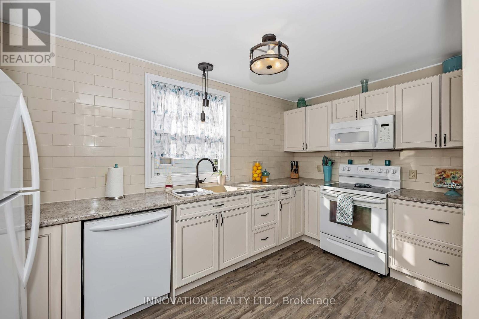 2 Bedroom for Sale in Renfrew – 144 FRANCIS STREET – By Peter Sagos - Image 11