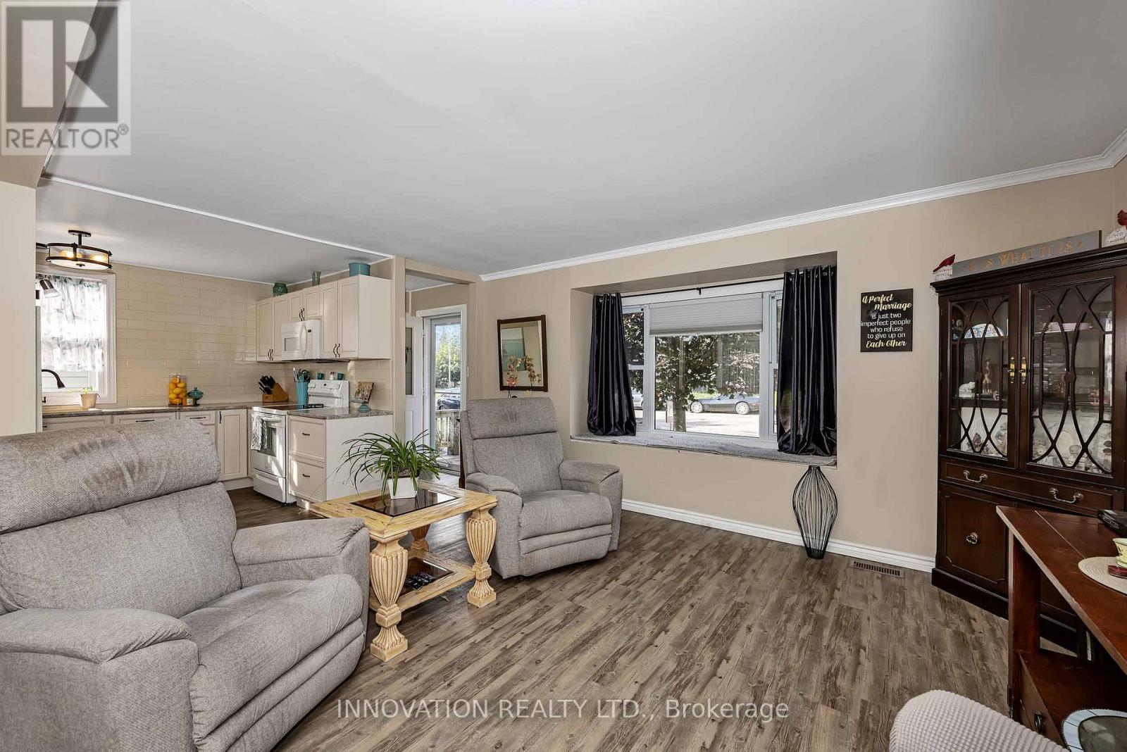 2 Bedroom for Sale in Renfrew – 144 FRANCIS STREET – By Peter Sagos - Image 5