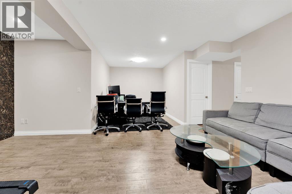 360 Saddlemont Boulevard NE - 35