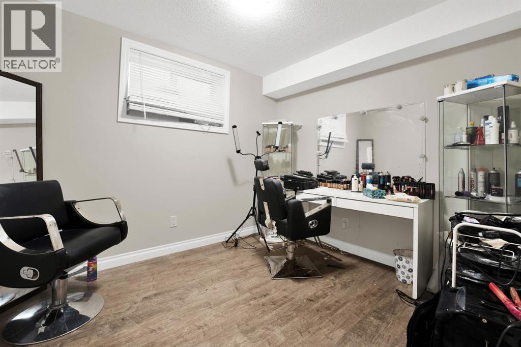 360 Saddlemont Boulevard NE - 36