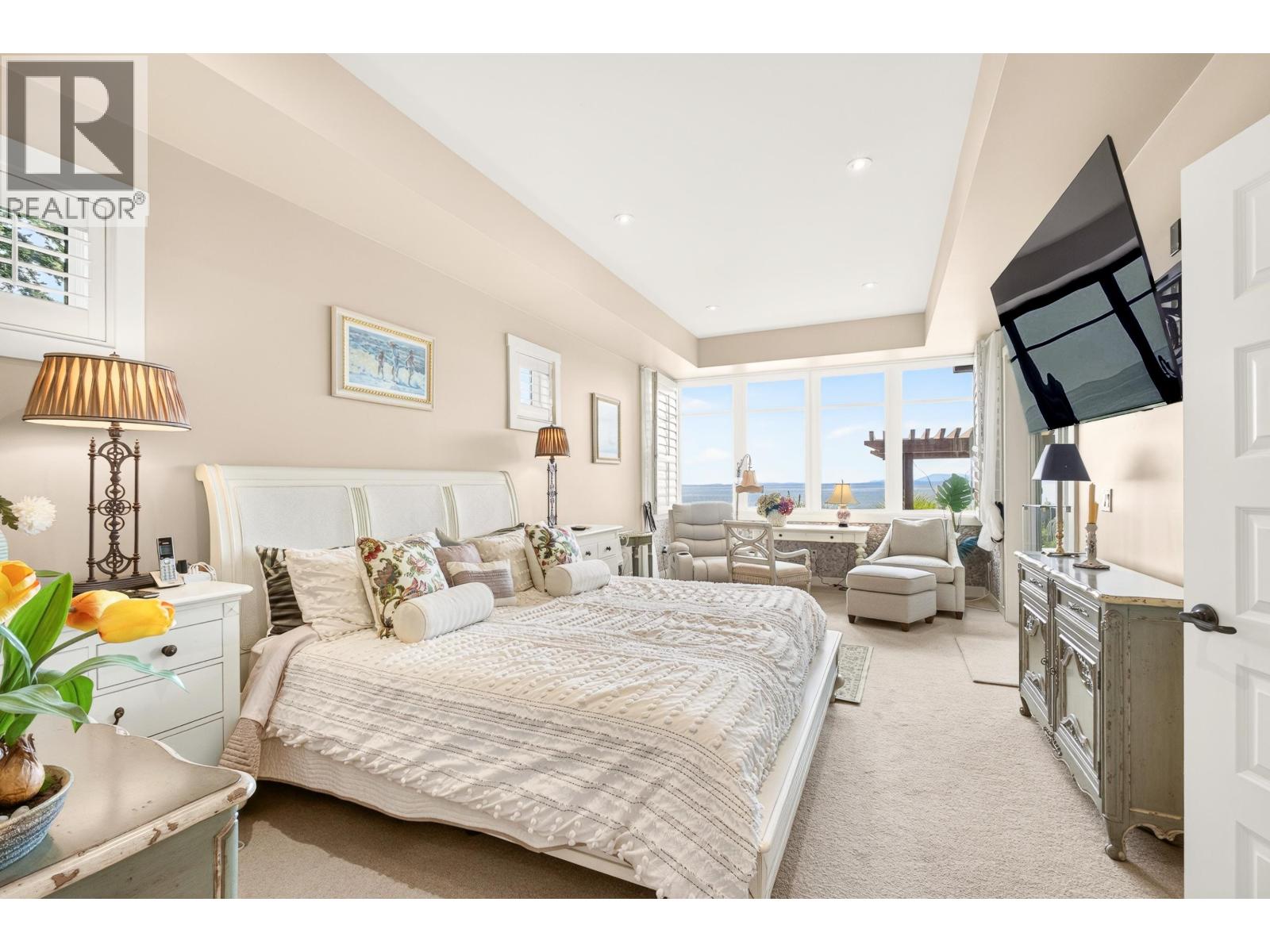6001 SILVERSTONE LANE, Sechelt