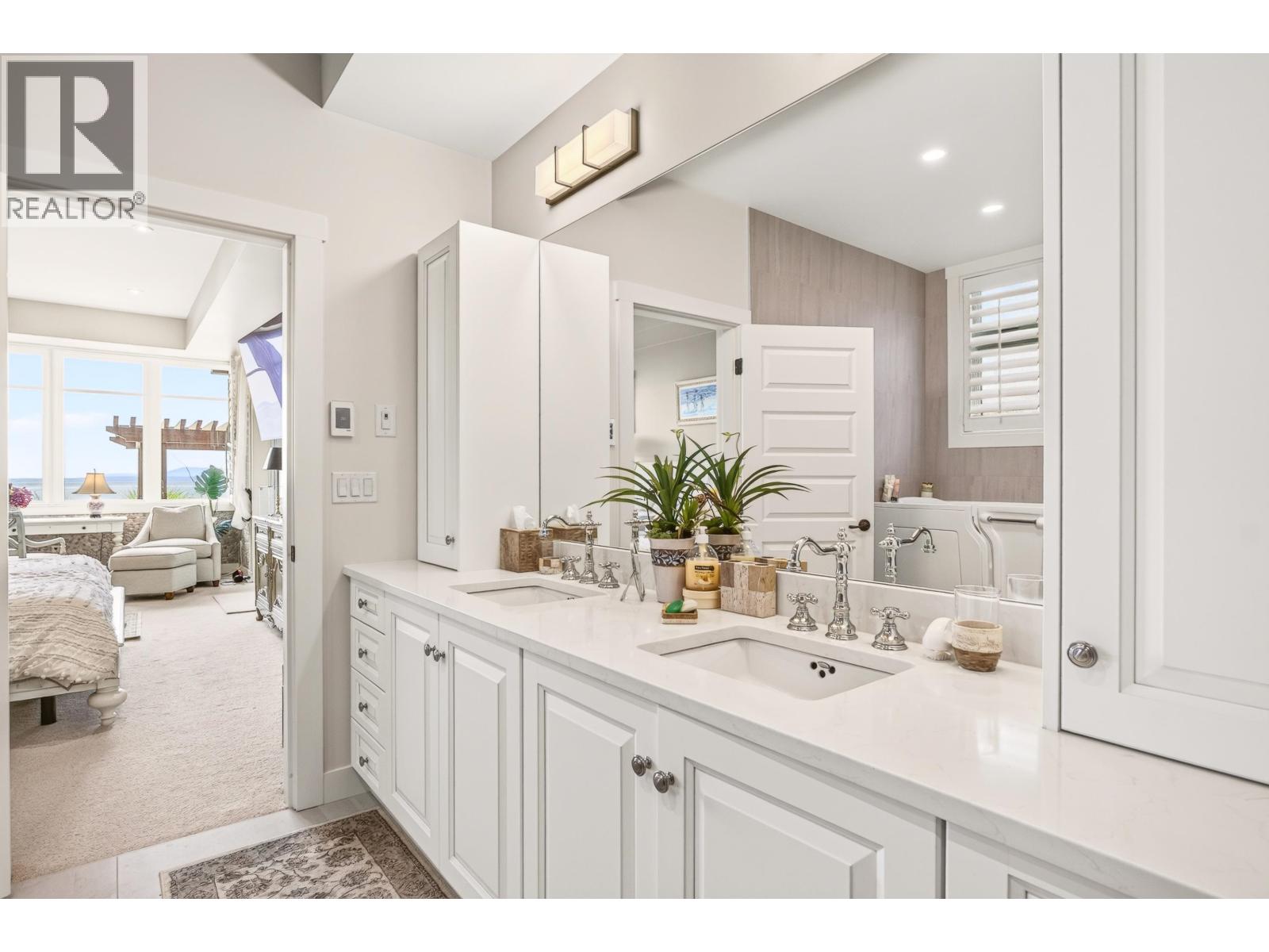 6001 SILVERSTONE LANE, Sechelt