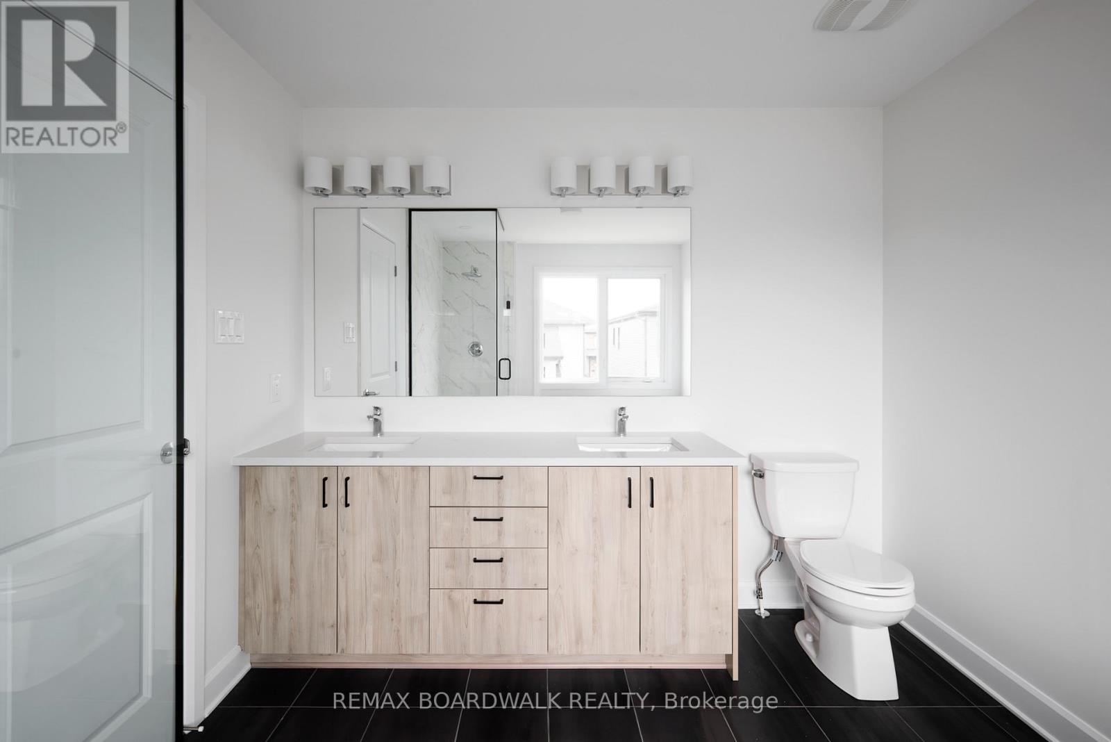 592 ROUNDHOUSE CRESCENT - 20