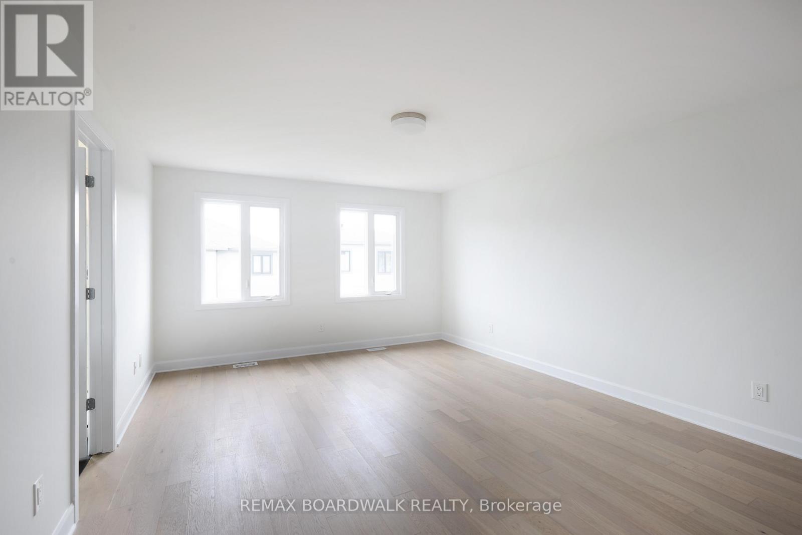 592 ROUNDHOUSE CRESCENT - 17