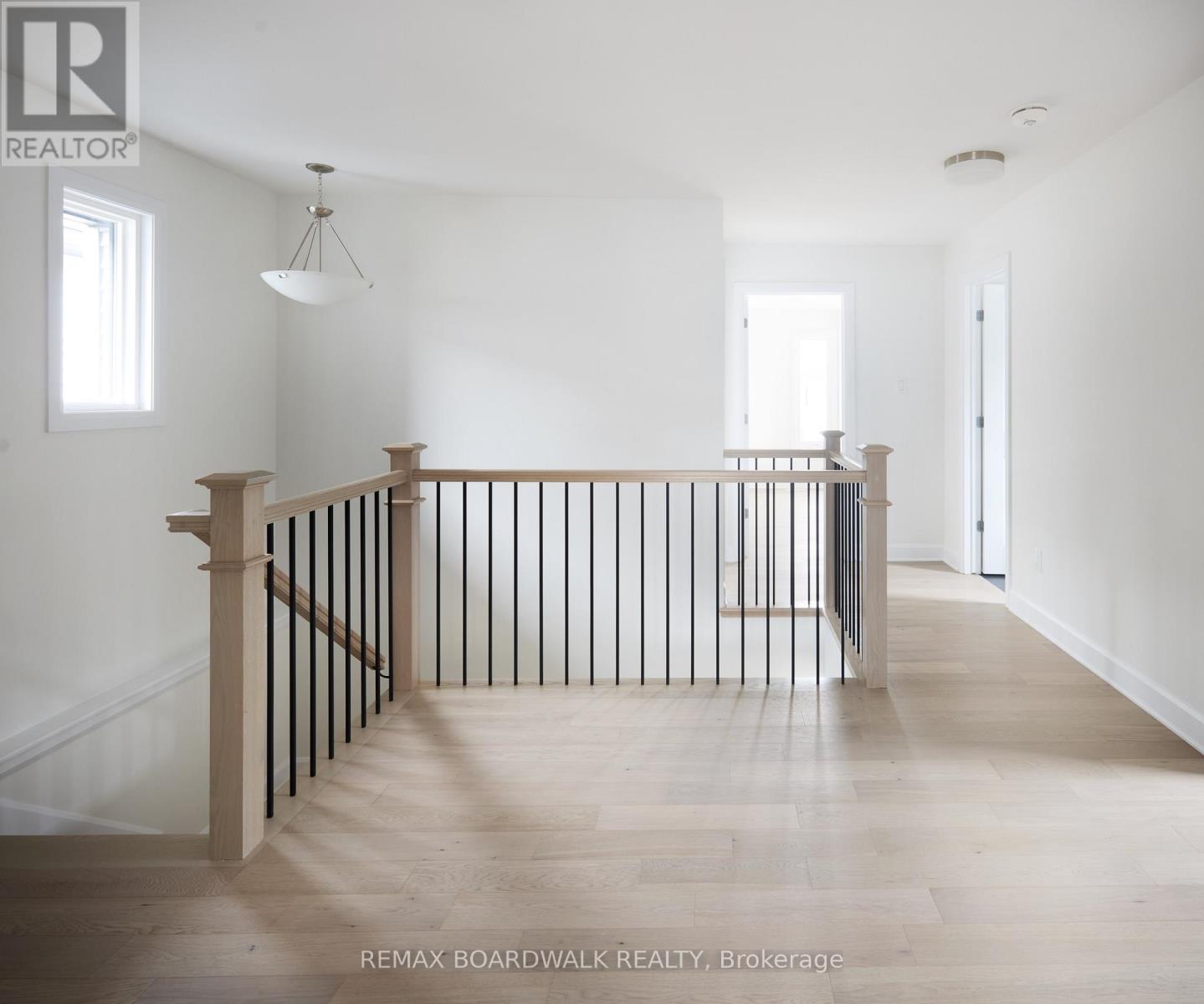 592 ROUNDHOUSE CRESCENT - 16