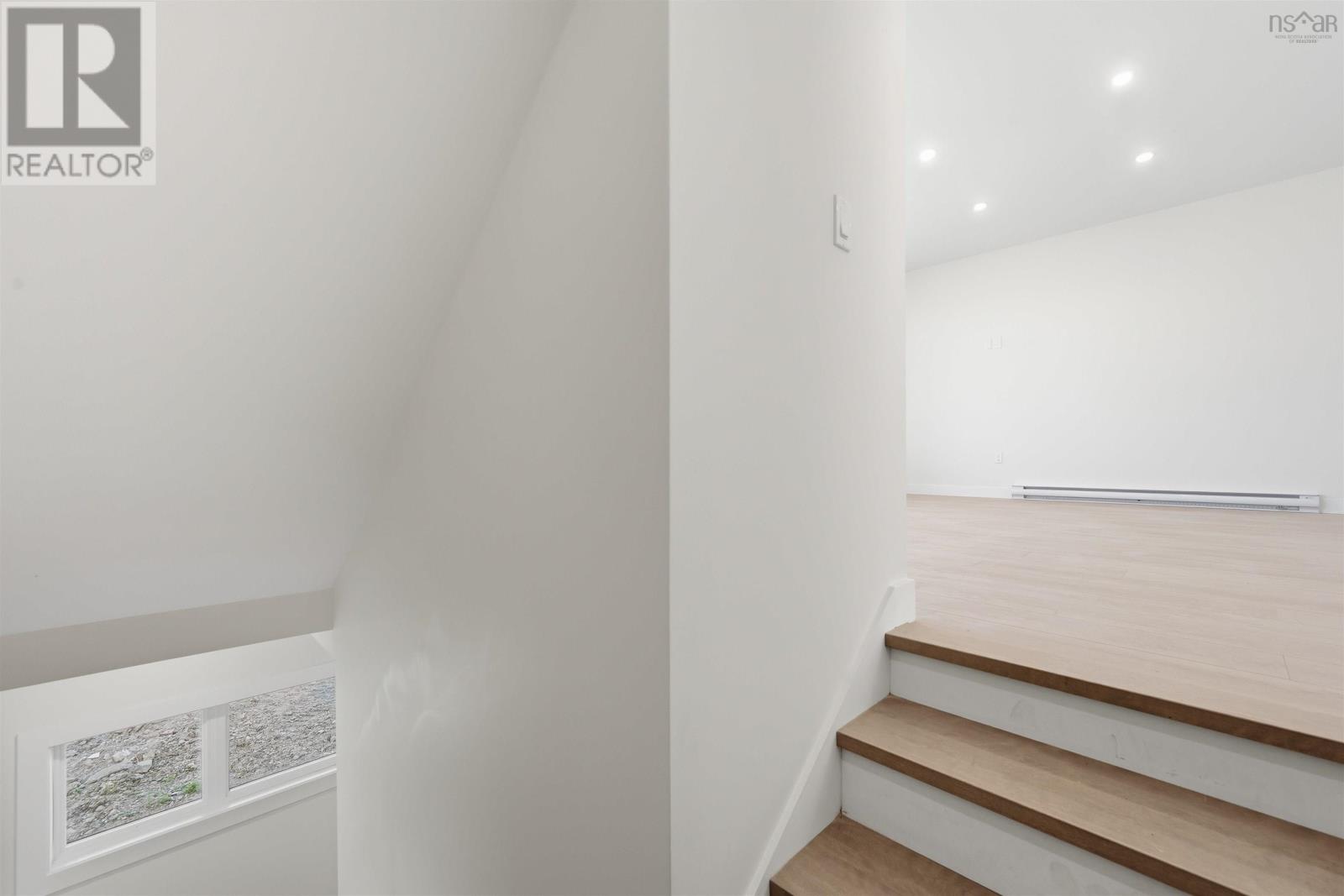 9 Swivel Court - 11