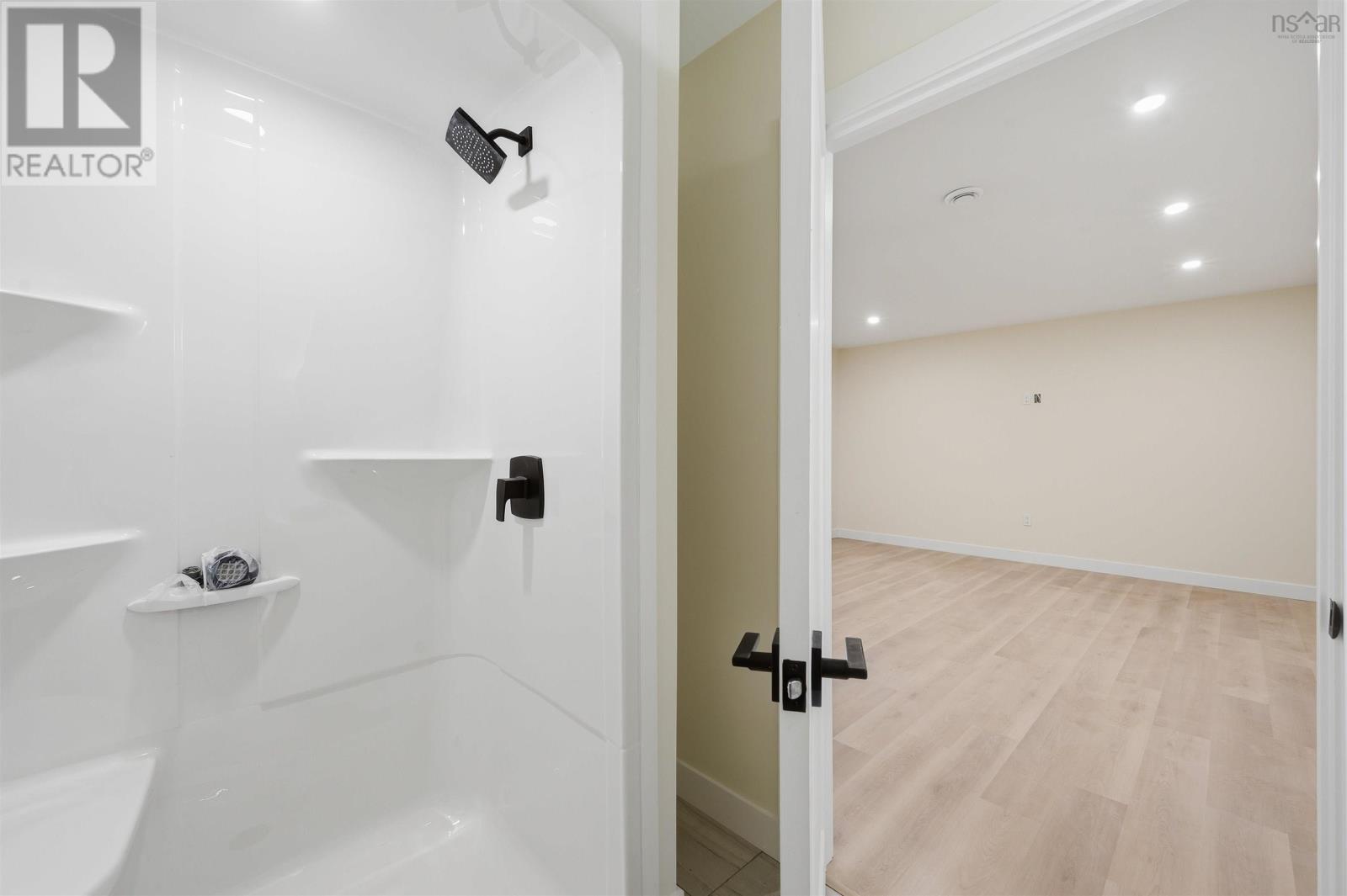9 Swivel Court - 10