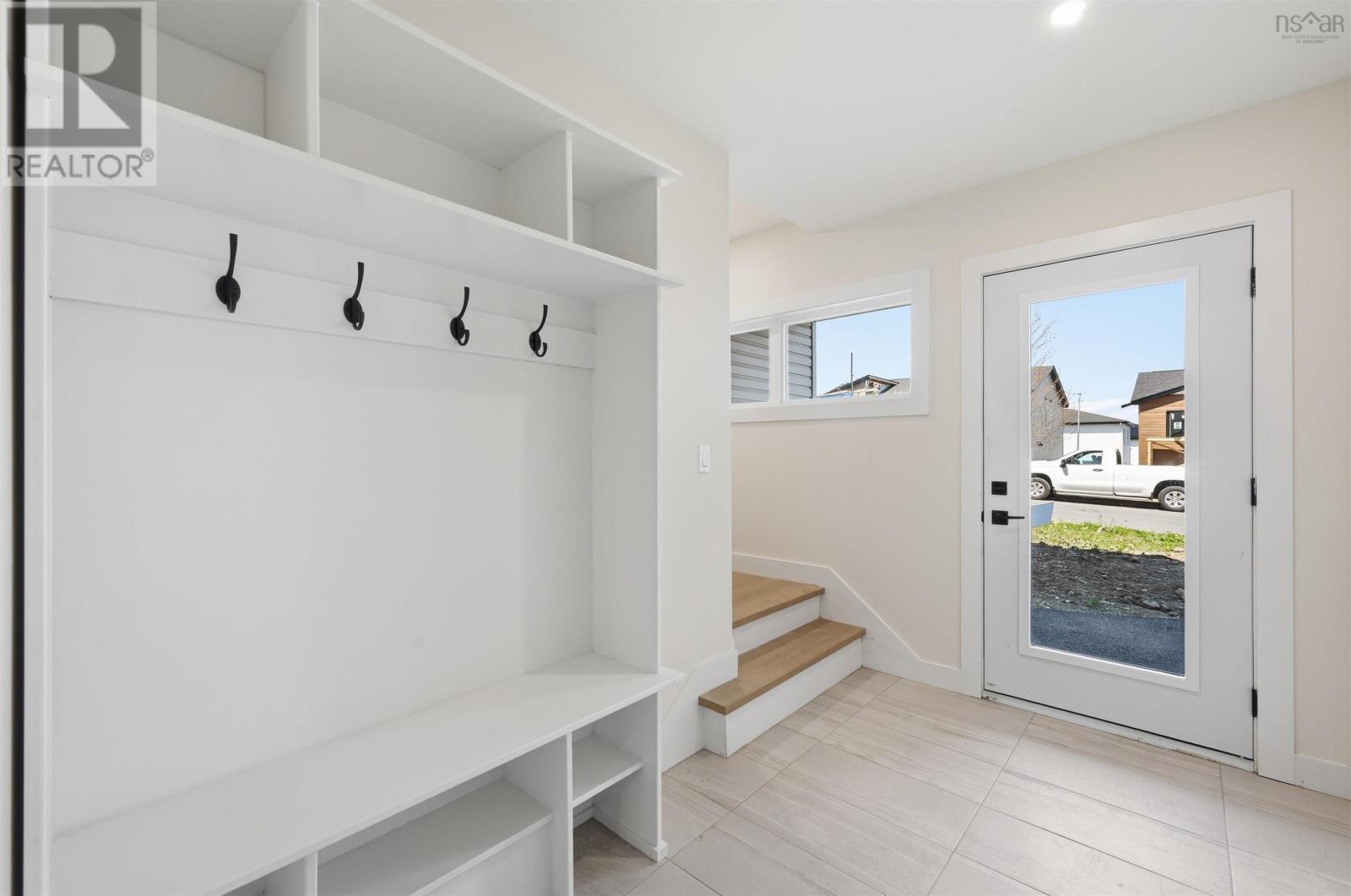 9 Swivel Court - 4
