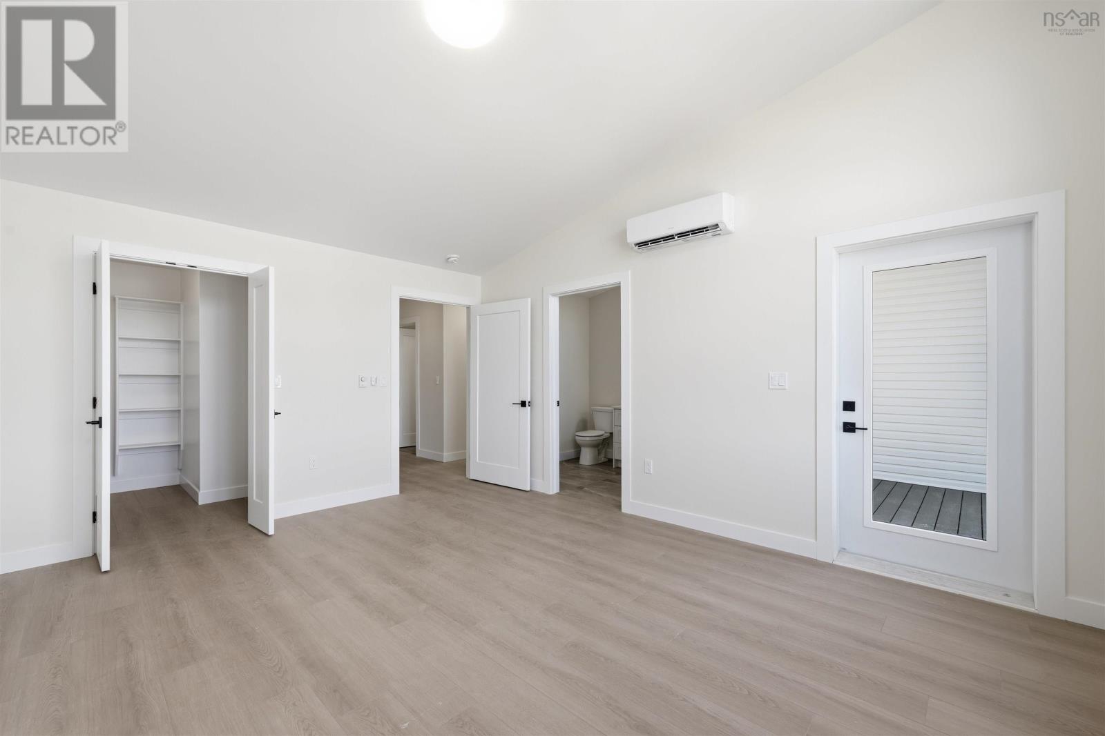 9 Swivel Court - 35