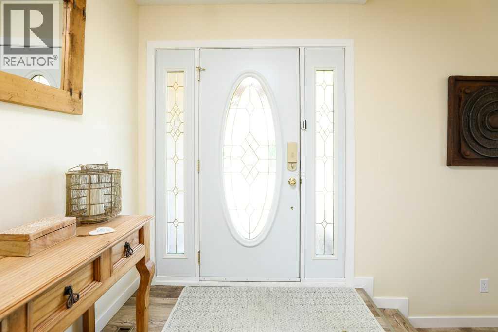 729 Columbia Boulevard W - 11