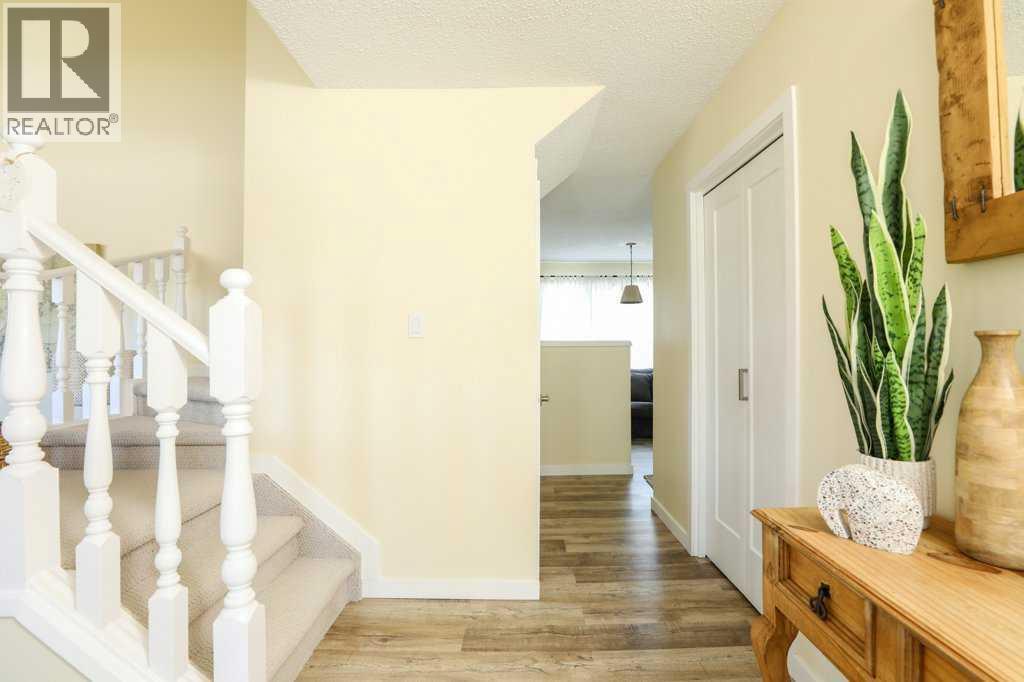 729 Columbia Boulevard W - 10