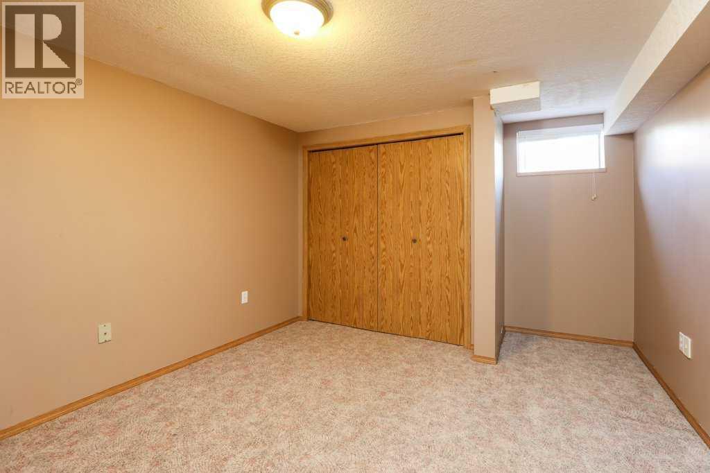 729 Columbia Boulevard W - 41