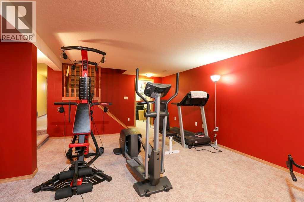 729 Columbia Boulevard W - 37