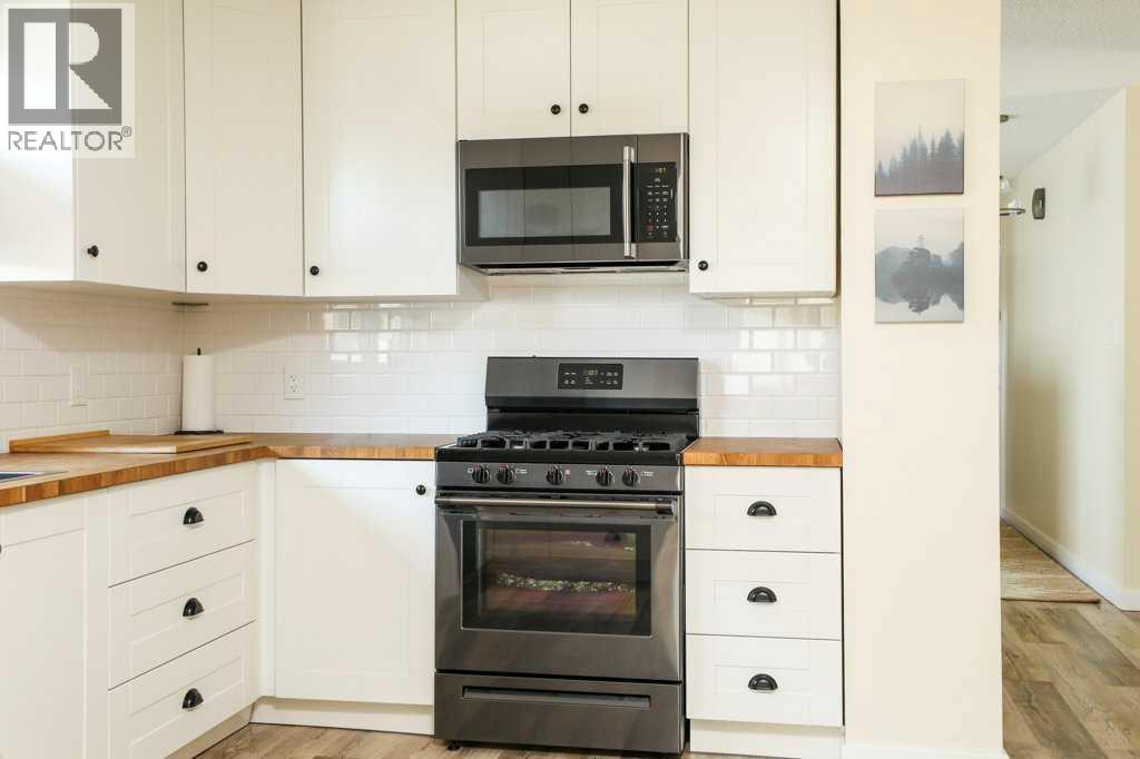 729 Columbia Boulevard W - 22