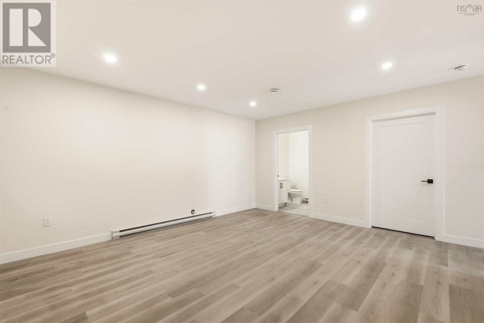 9 Swivel Court - 7