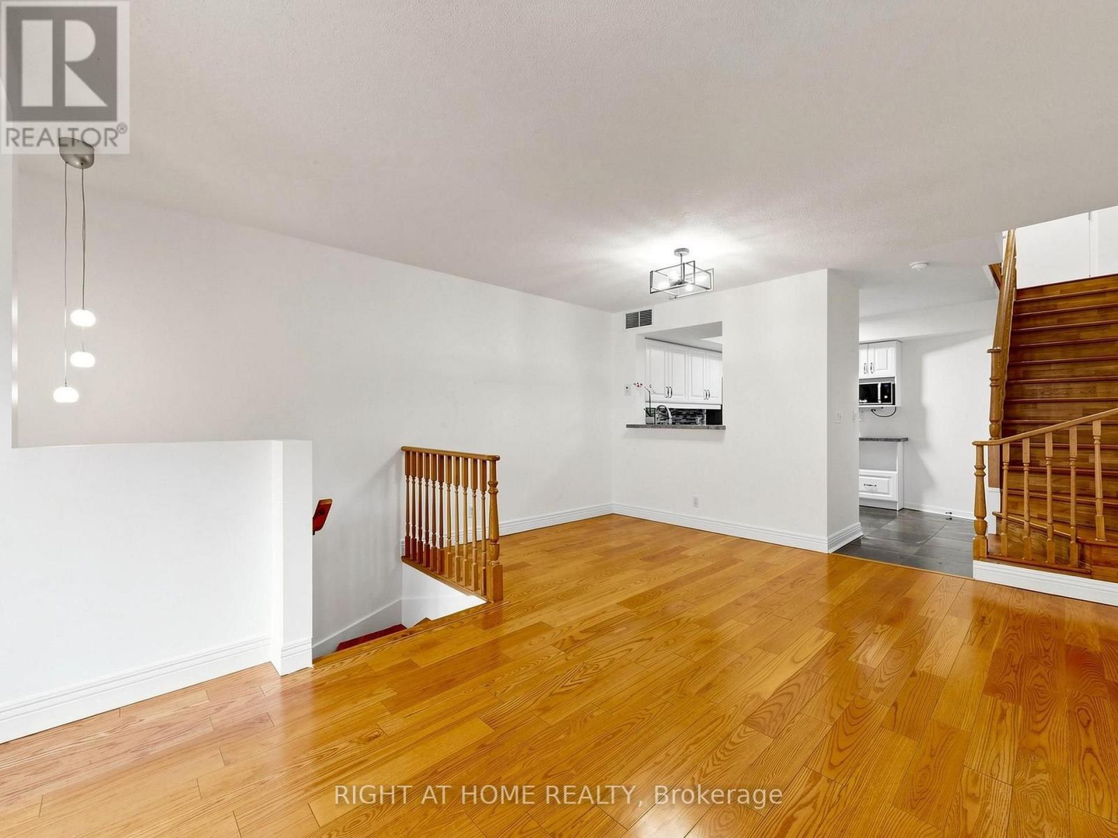 #1520 28 SOMMERSET WAY - 10