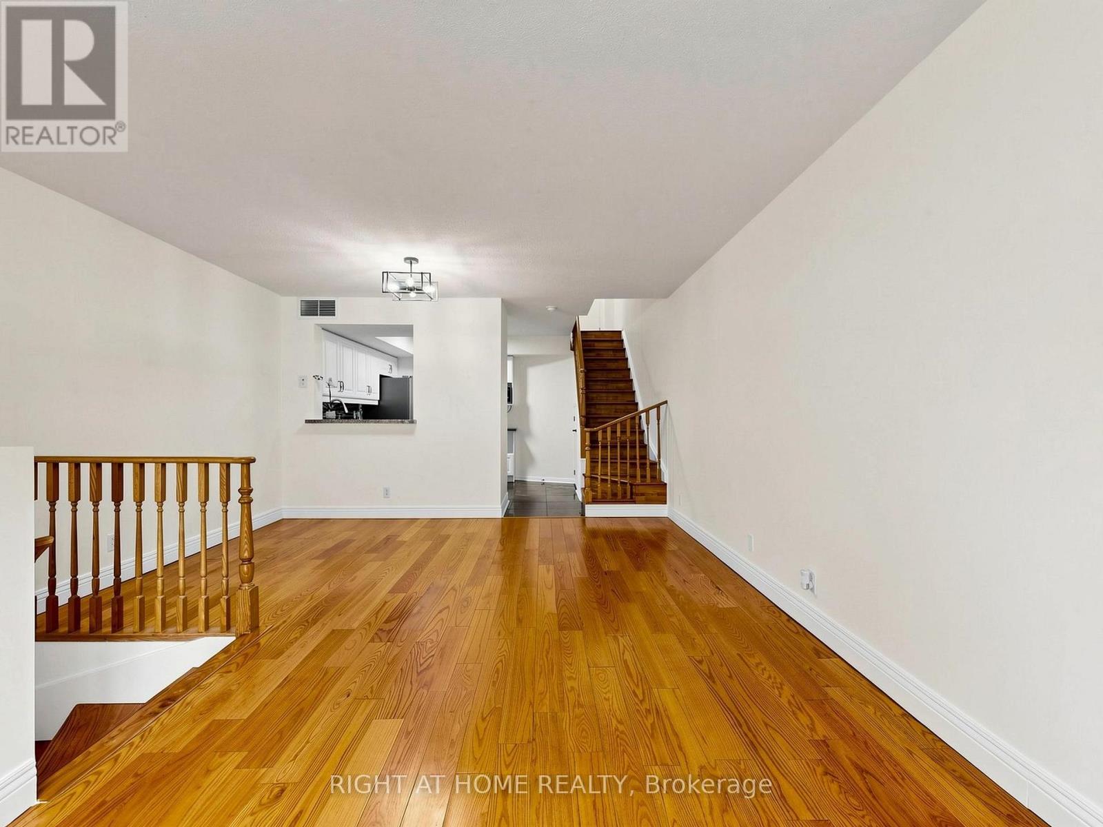 #1520 28 SOMMERSET WAY - 11