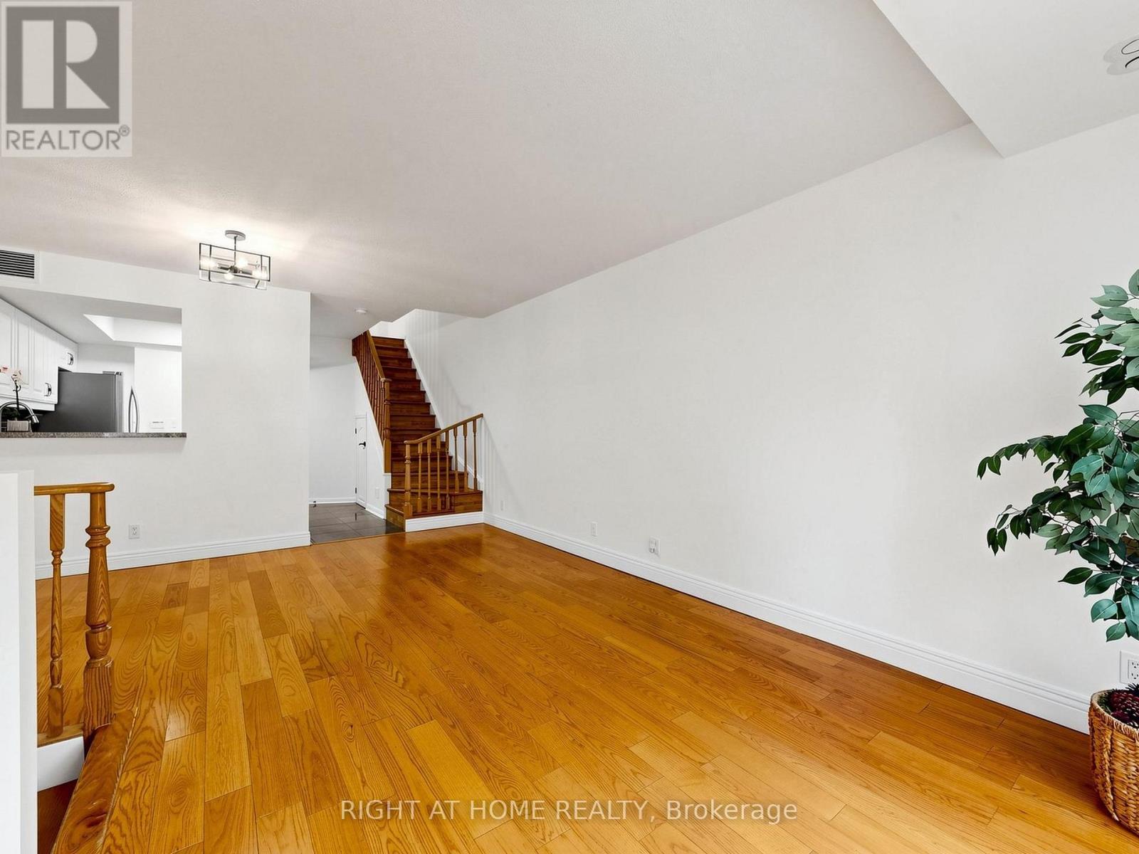 #1520 28 SOMMERSET WAY - 12