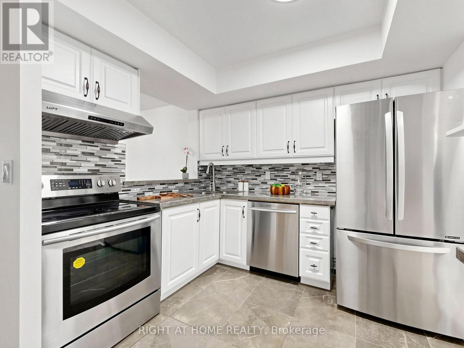 #1520 28 SOMMERSET WAY - 13