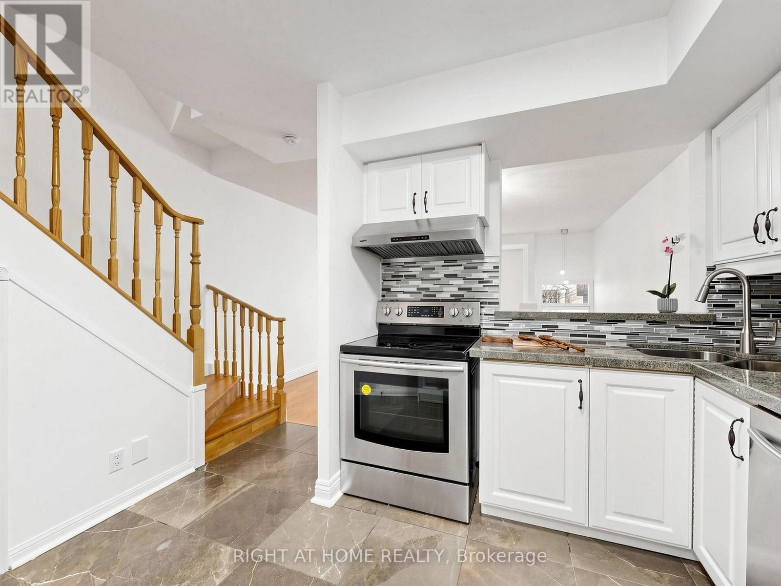 #1520 28 SOMMERSET WAY - 14