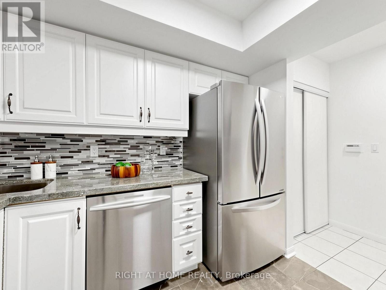#1520 28 SOMMERSET WAY - 15