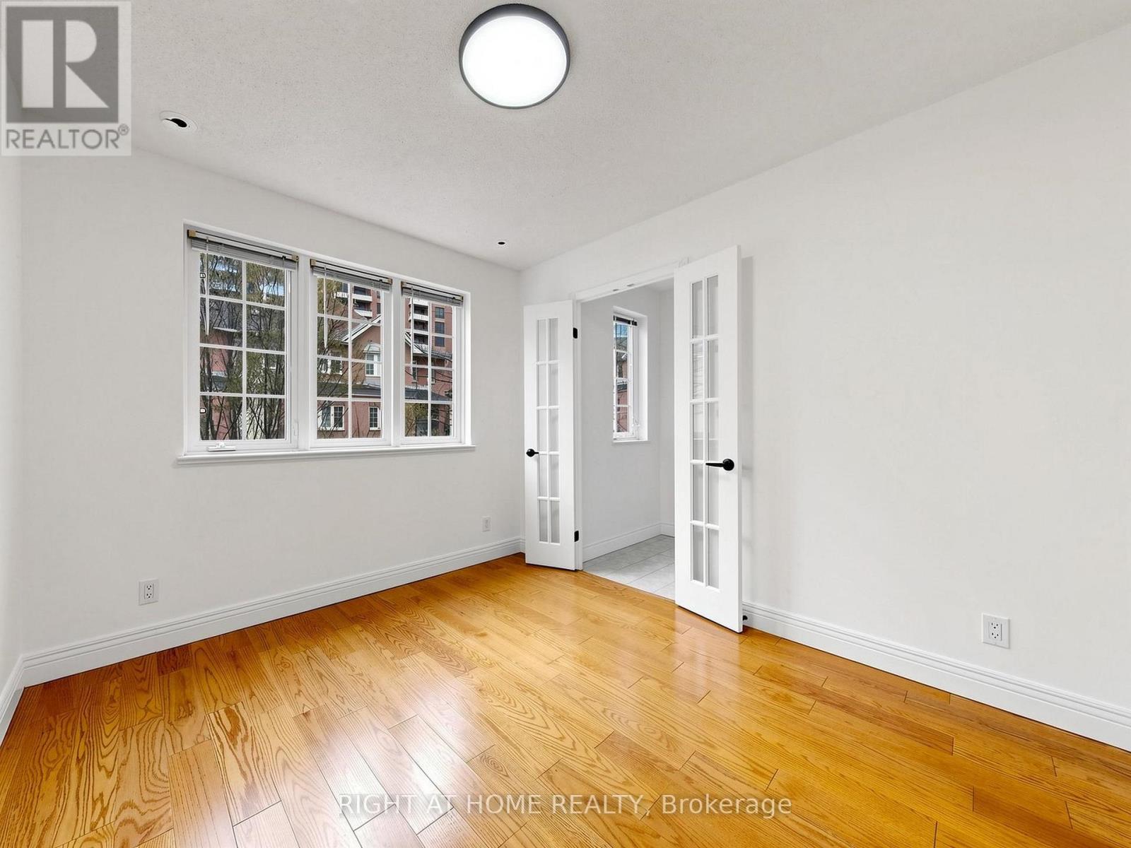 #1520 28 SOMMERSET WAY - 19