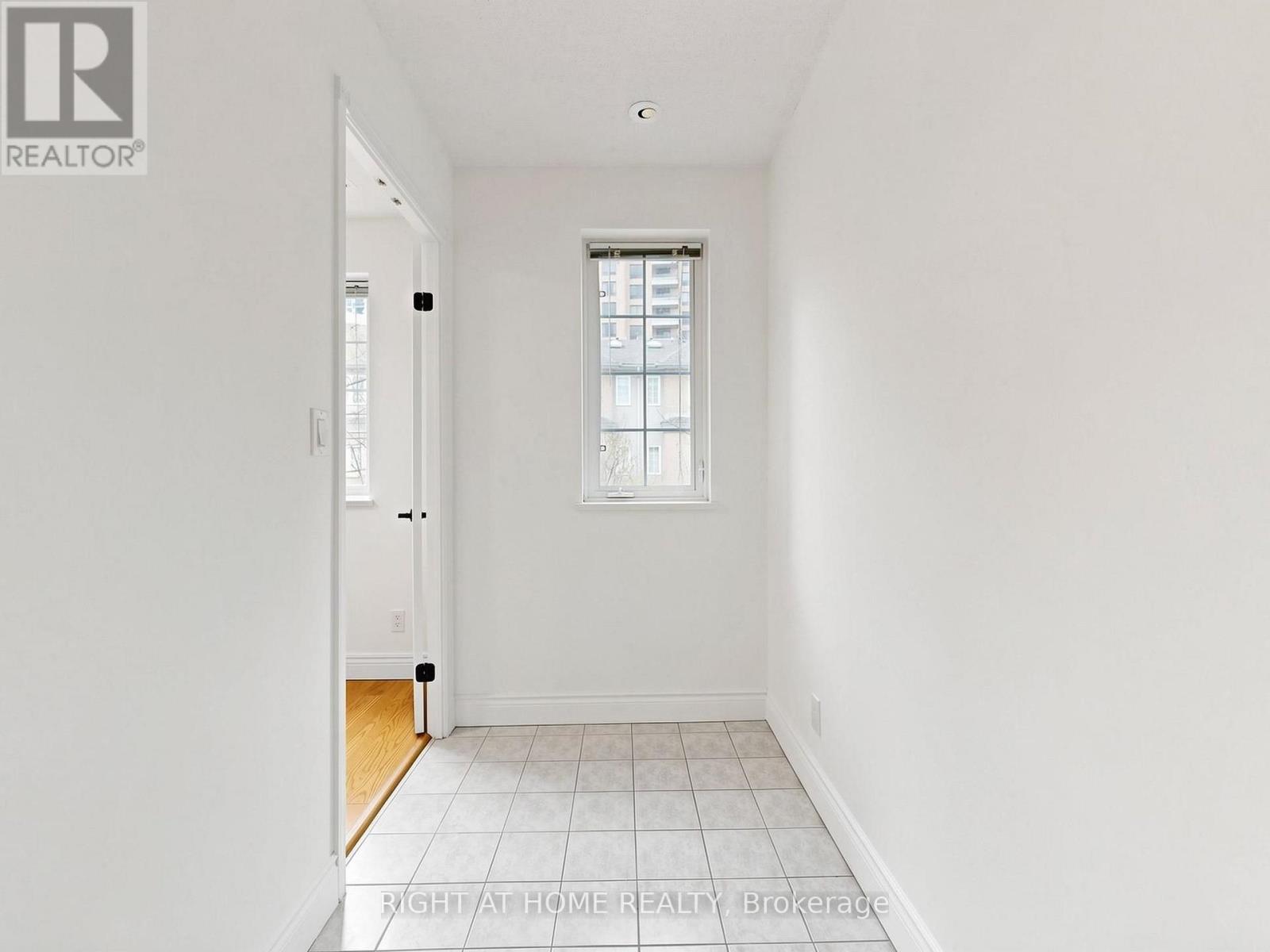 #1520 28 SOMMERSET WAY - 23