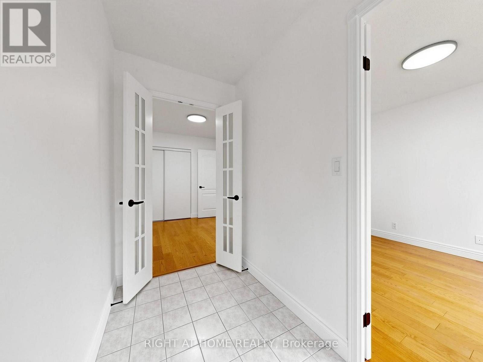 #1520 28 SOMMERSET WAY - 24