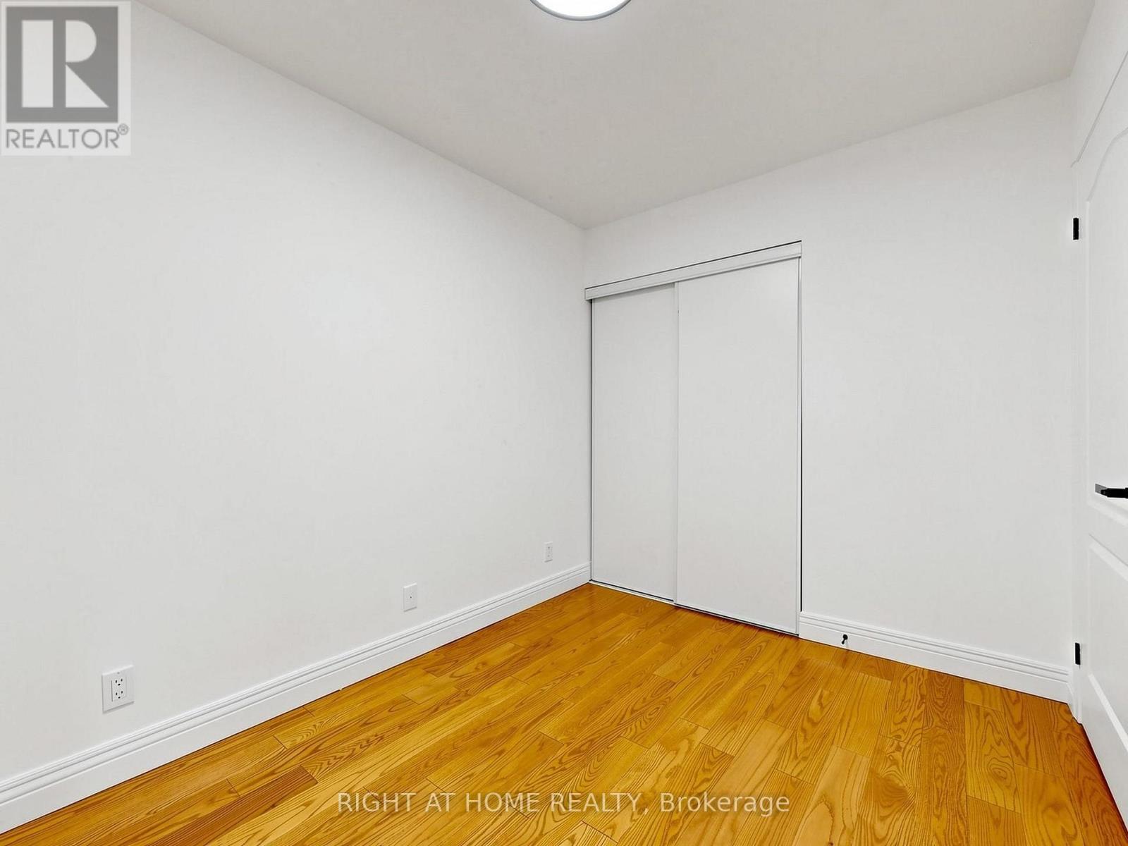 #1520 28 SOMMERSET WAY - 29